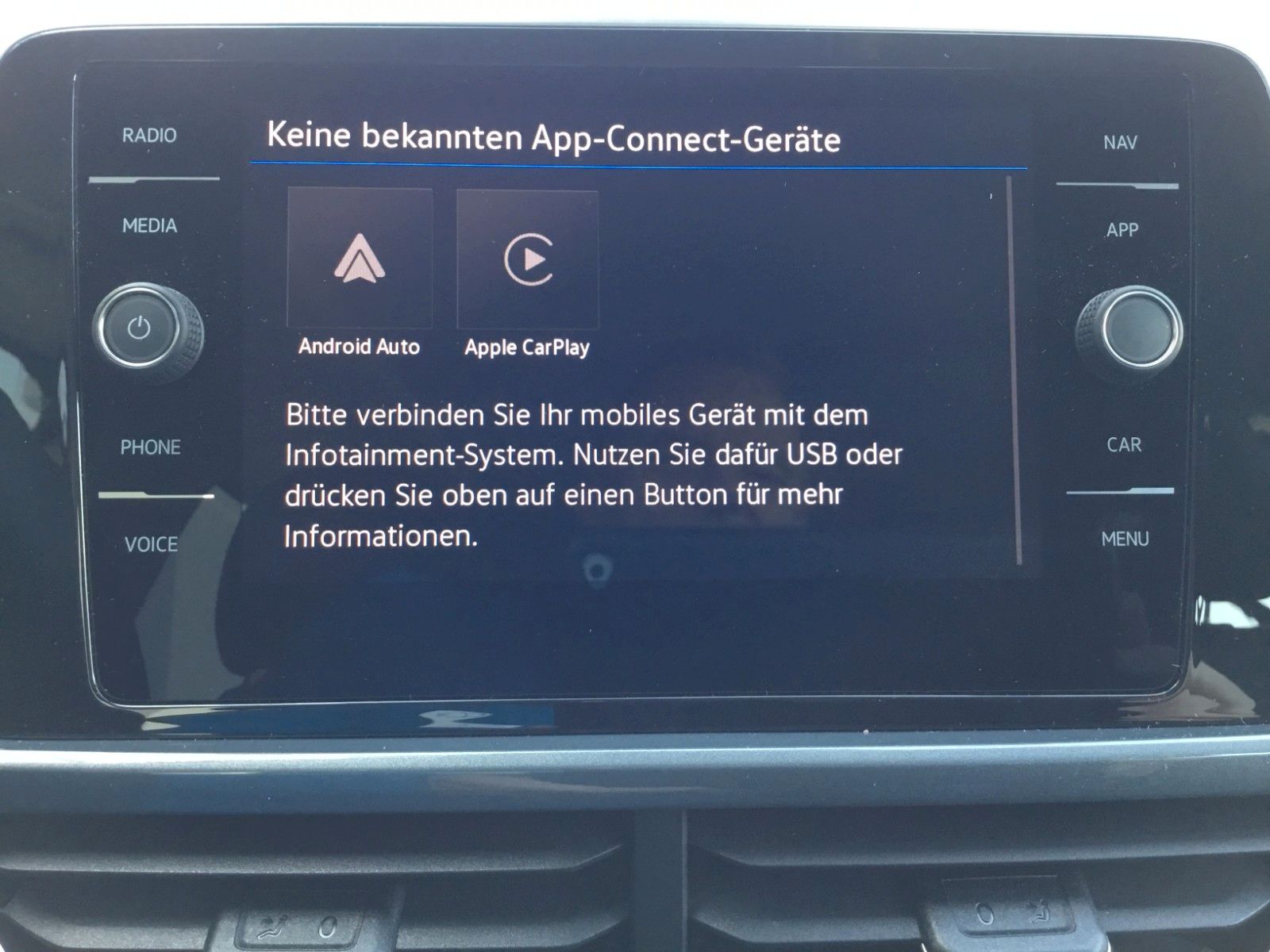 Fahrzeugabbildung Volkswagen T-Roc 1.5 TSI DSG Style+AHK+MatrixLED+ACC+Pano