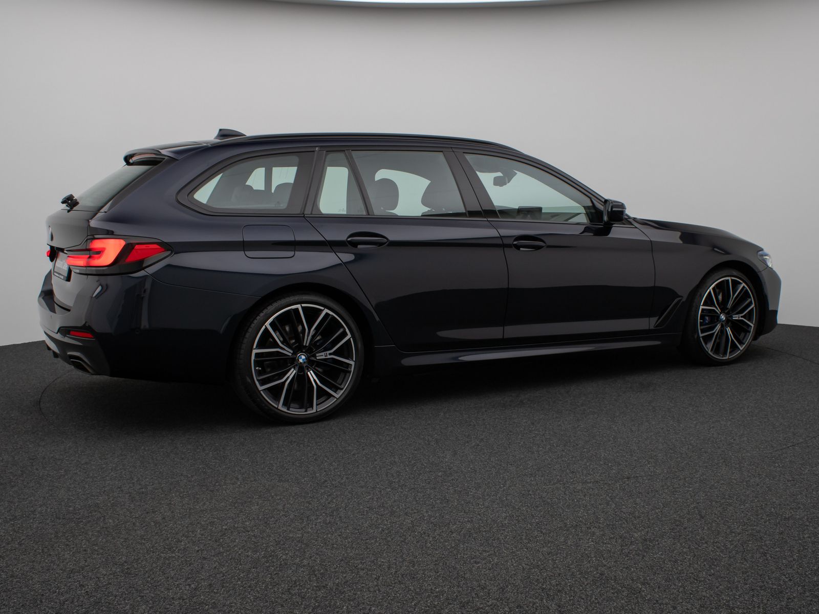 Fahrzeugabbildung BMW 530d  xD M Sport Kamera Laser HUD DAB H/K 20Zoll
