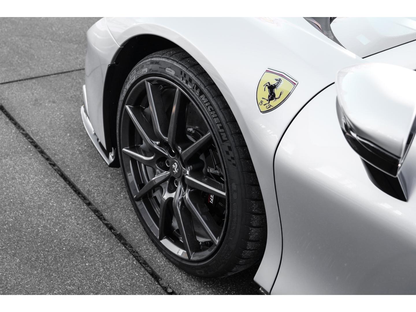Ferrari SF90 Stradale *Carbon-Felge*Racingsitze*Assetto-