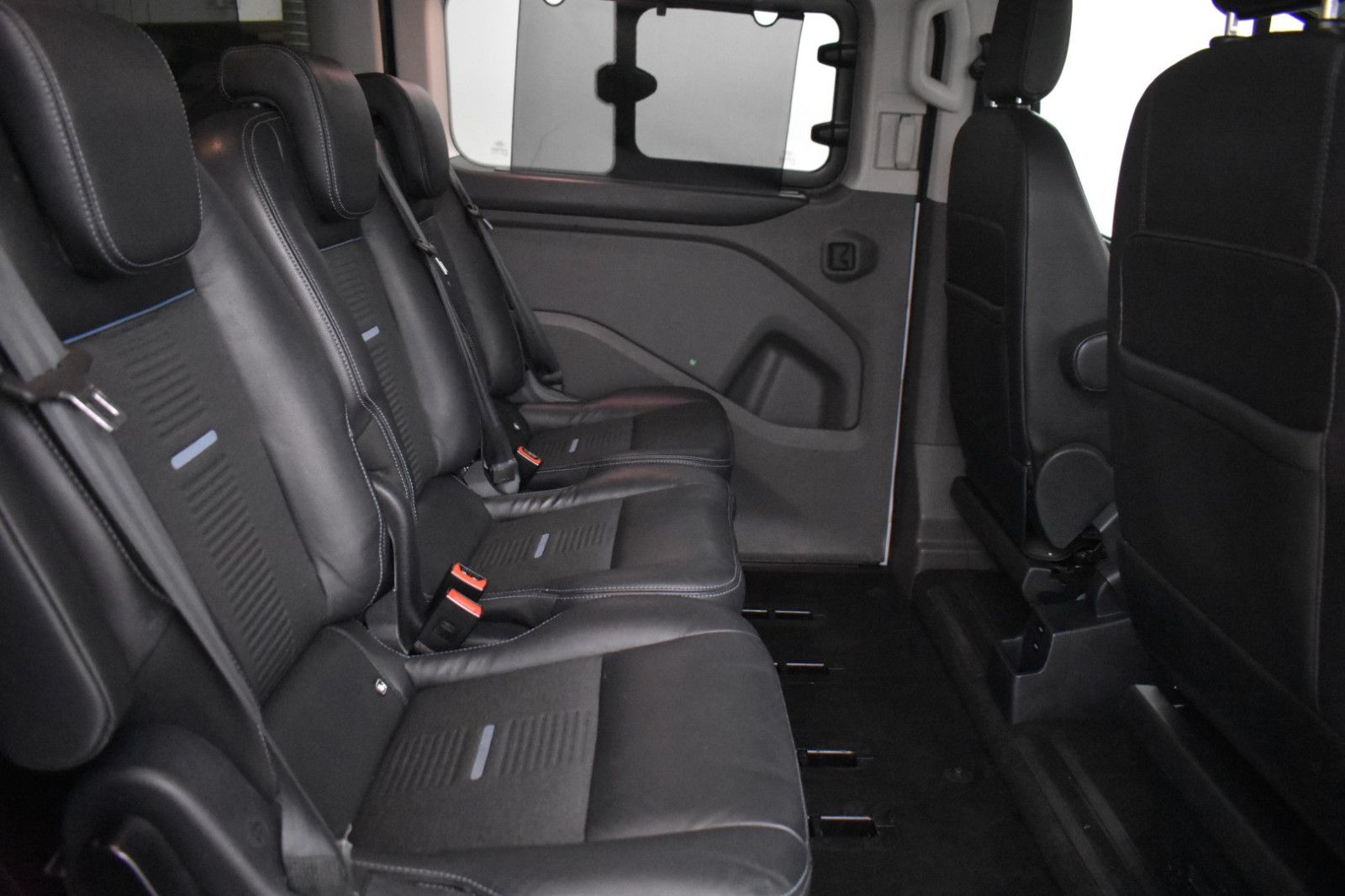 FORD Tourneo Cust 320 Activ 8SI+NAV+XEN+SHZ+ACC+LEDER - Image 19