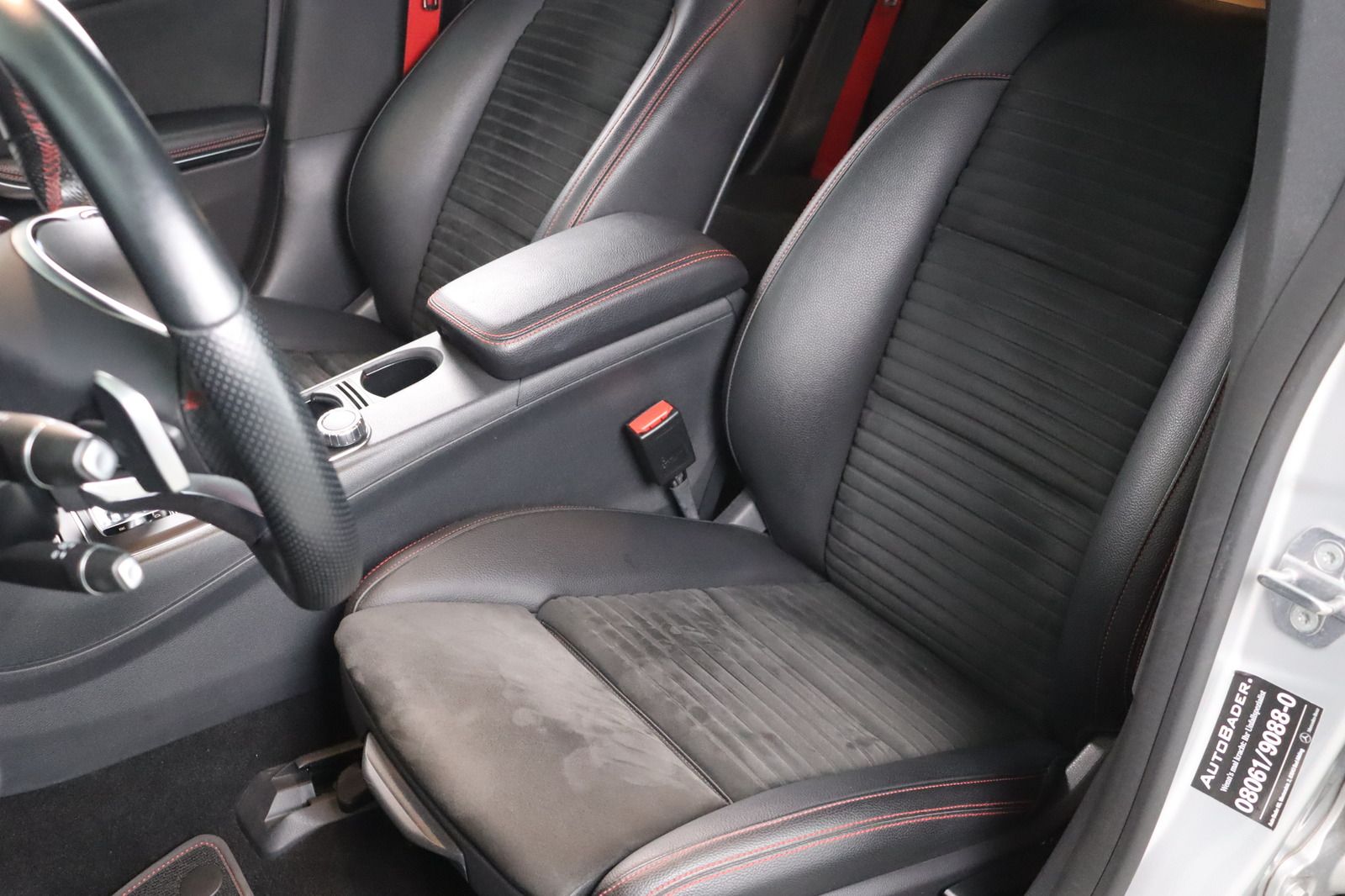 Fahrzeugabbildung Mercedes-Benz CLA 45 AMG 4Matic Coupe * Led * Navi * Alcantara
