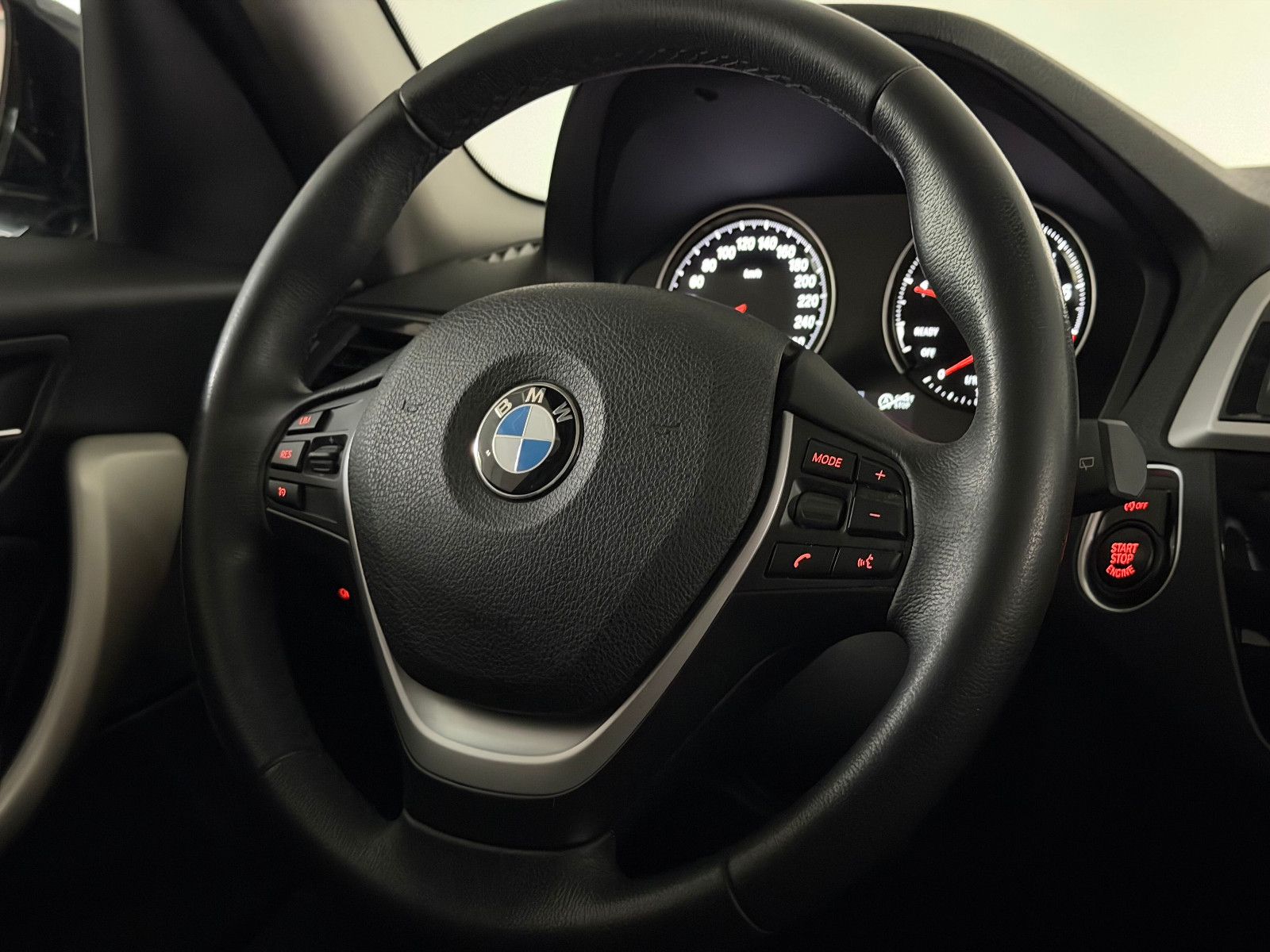 Fahrzeugabbildung BMW 118 i Aut. Advantage/NAVI BUSINESS/KLIMAAUT./LED