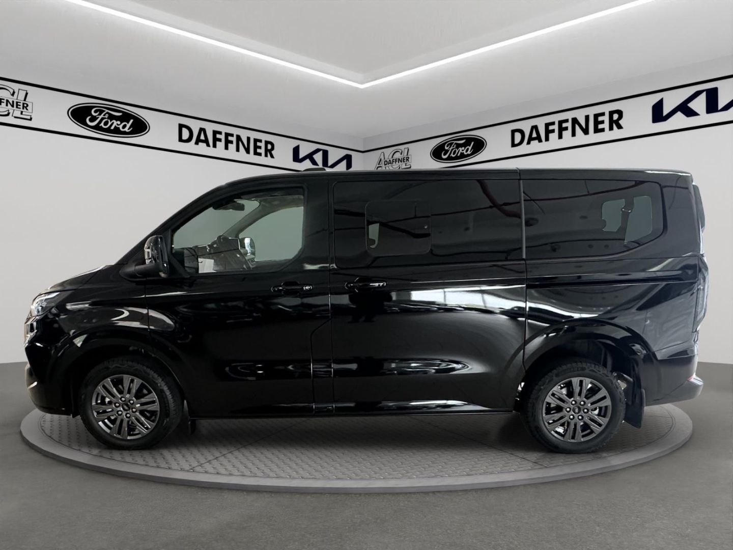 Fahrzeugabbildung Ford Transit Custom Kombi 320 L1 FWD Limited