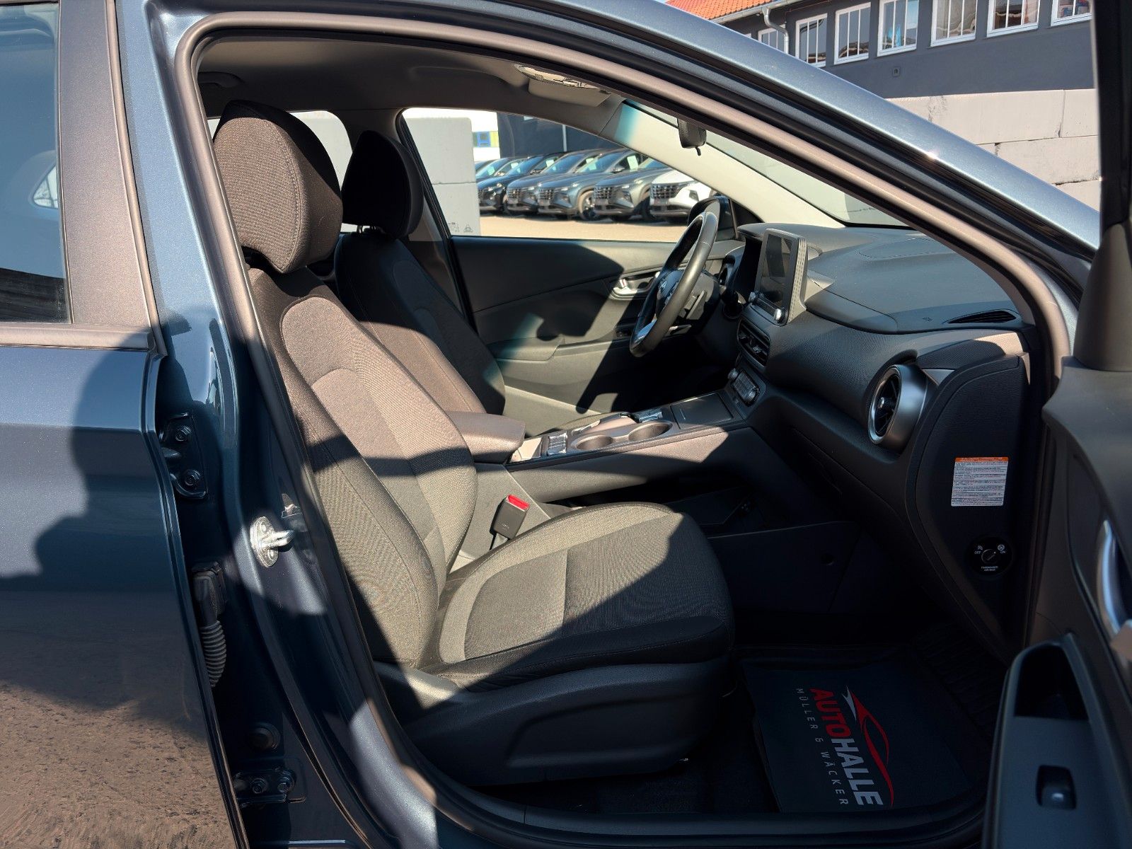 Fahrzeugabbildung Hyundai KONA E Select ACC PDC LFA LKA SHZ LHZ CarPlay