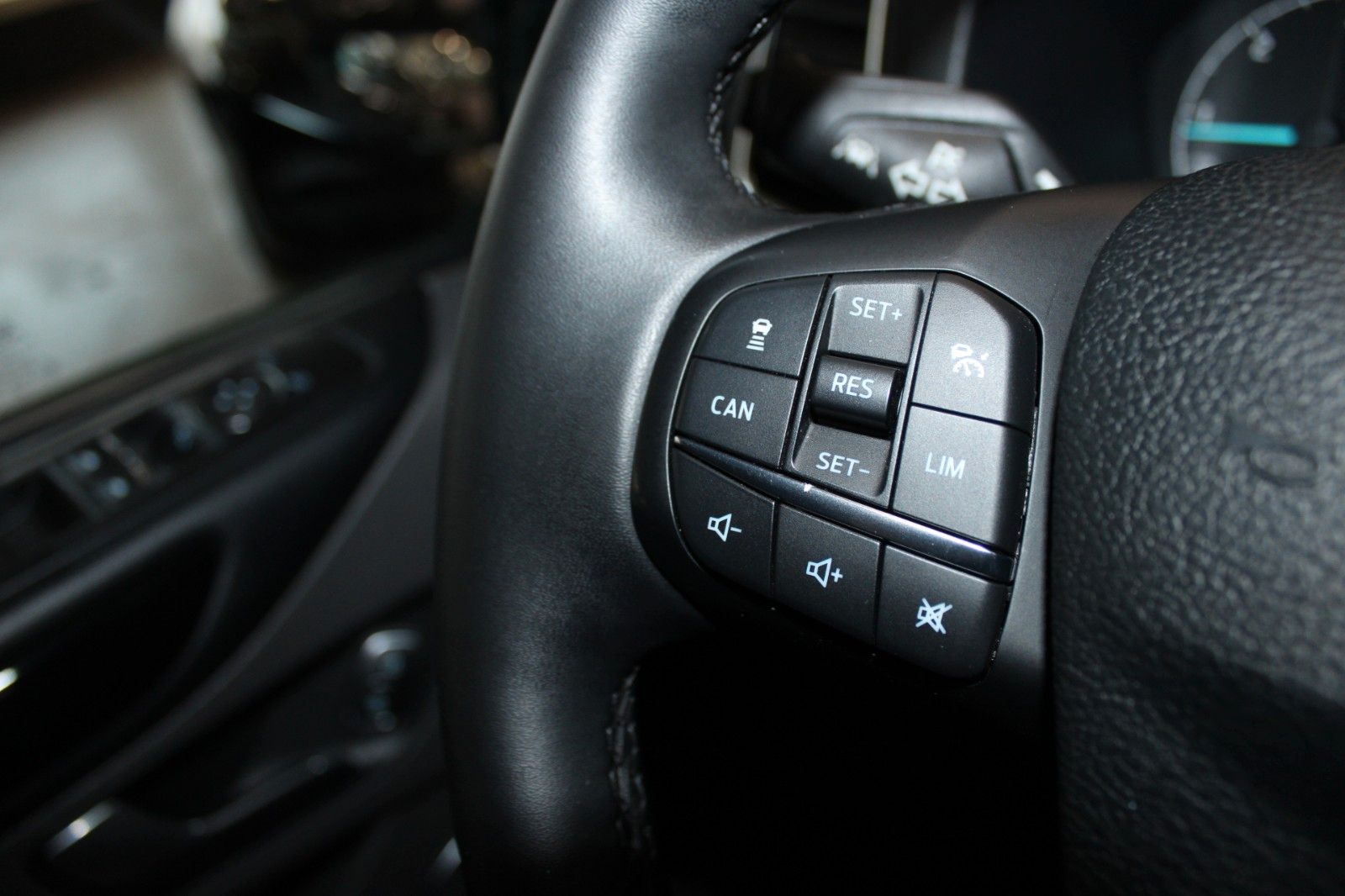 Fahrzeugabbildung Ford Tourneo Custom L2 Titanium X 8Si AHK STDHZ Leder