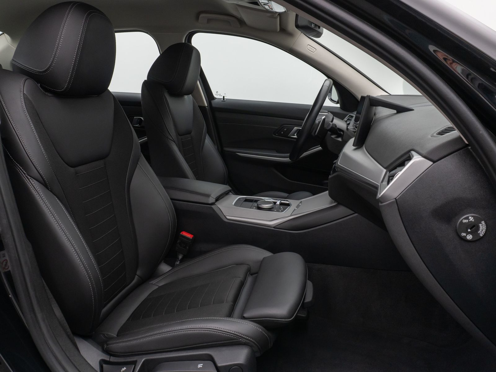 Fahrzeugabbildung BMW 320d Lim. DAB HUD CockPitPro Leder PDC Sport