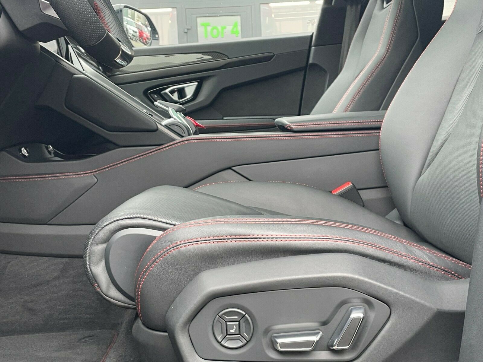 Fahrzeugabbildung Lamborghini Urus LP650 *PANO*Carbon*HeUp*23*Miete*Mietkauf*