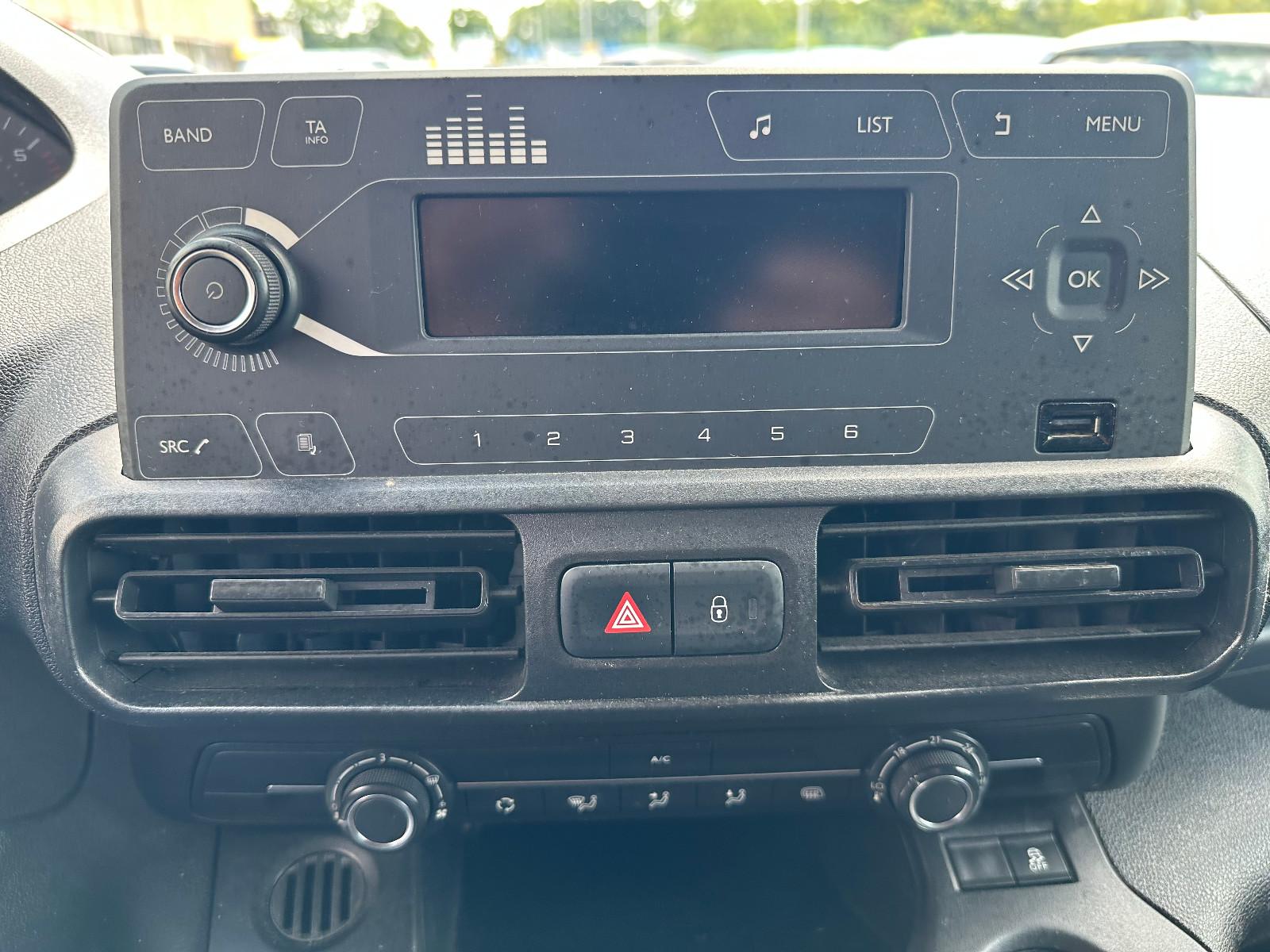 Peugeot Partner Premium L1 KASSTEN*KLIMA*PDC V+H*