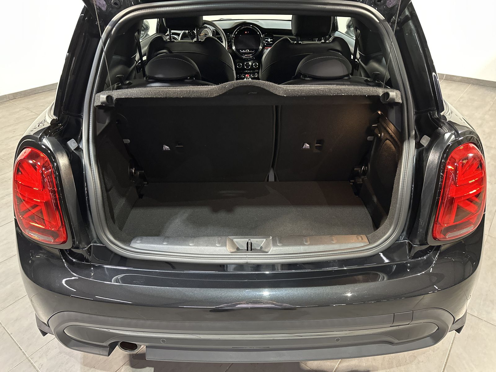 Fahrzeugabbildung MINI Cooper Aut. Classic Trim NAV+LED+PDC+DRASSISTANT