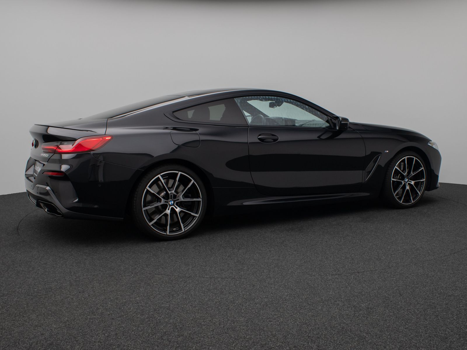 Fahrzeugabbildung BMW M850i xD Coupé 360°Laser HUD SoftCl Komfort 20"
