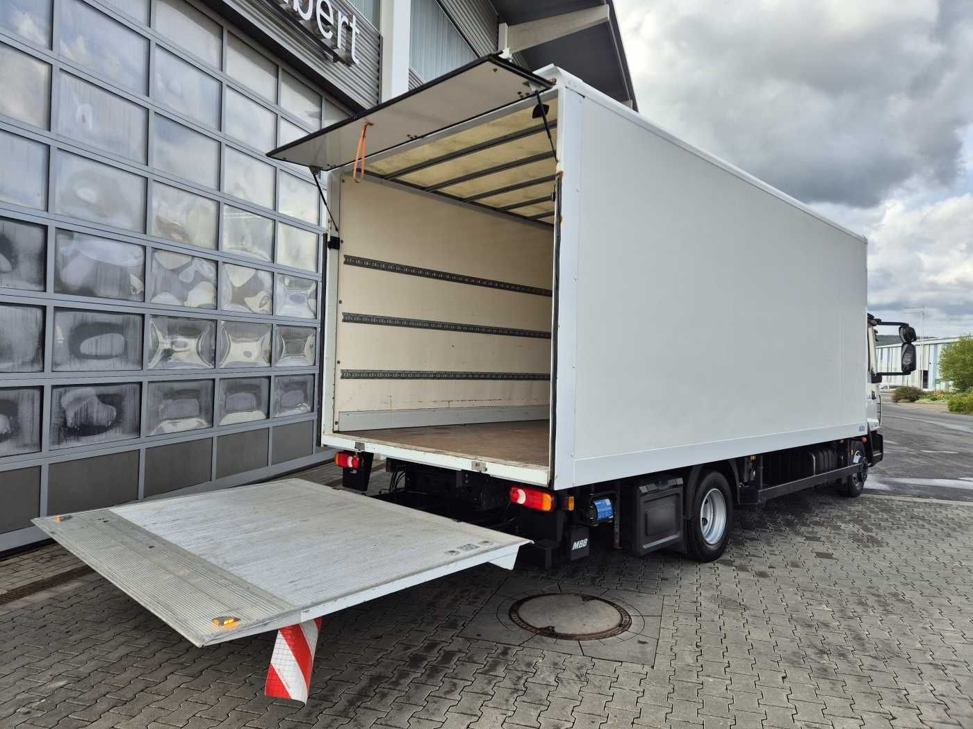 Fahrzeugabbildung Iveco Eurocargo ML75E16 4x2 Koffer + LBW 48tkm