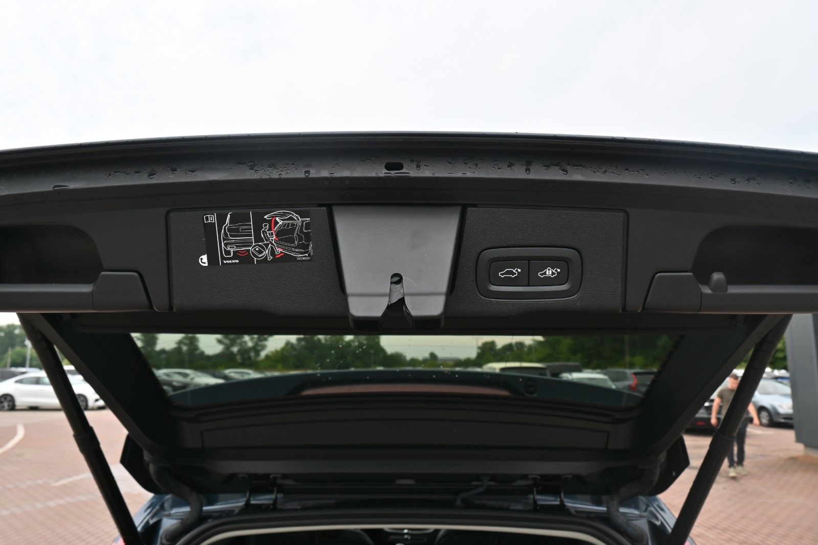 Fahrzeugabbildung Volvo XC 60 Inscript. T8 PHEV AWD*HUD*Massage*Luft*AHK