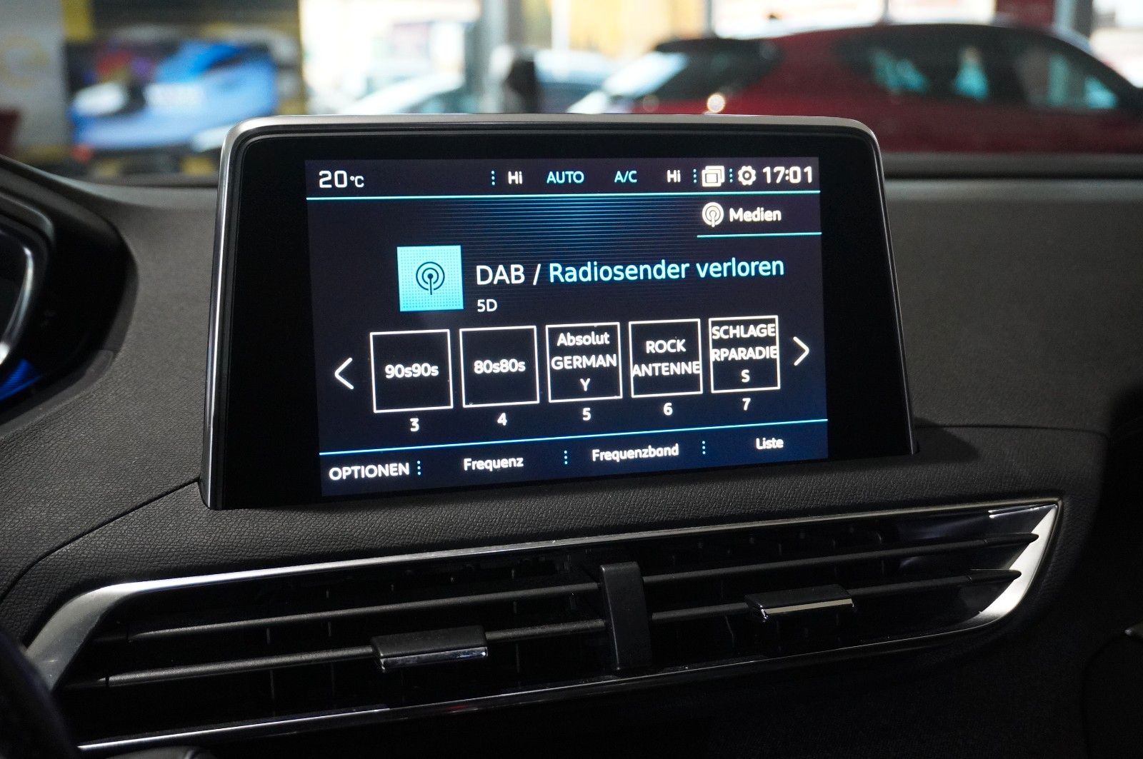 Fahrzeugabbildung Peugeot 5008 1.2T ALLURE GT-LINE 7-SITZ NAVI/LED/KAMERA