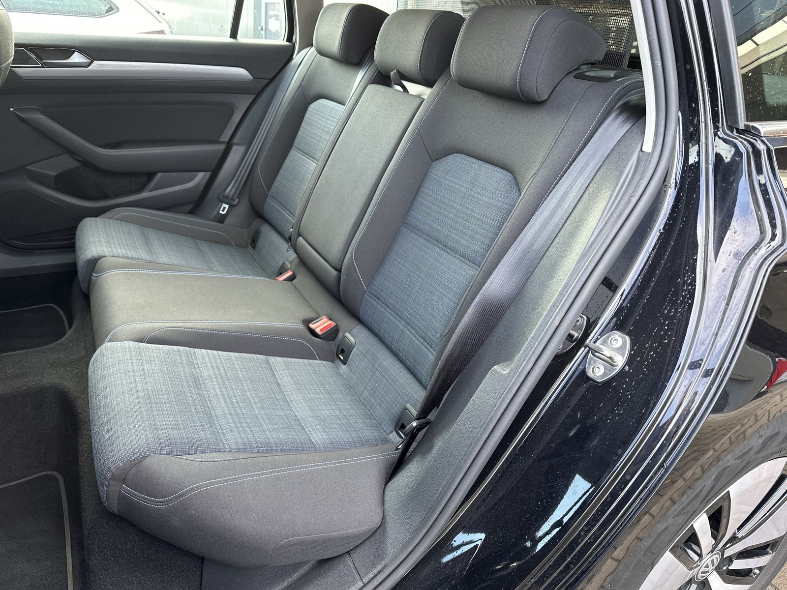 Fahrzeugabbildung Volkswagen Passat Variant 1.4 TSI DSG GTE NAV+LED+ACC+1HD