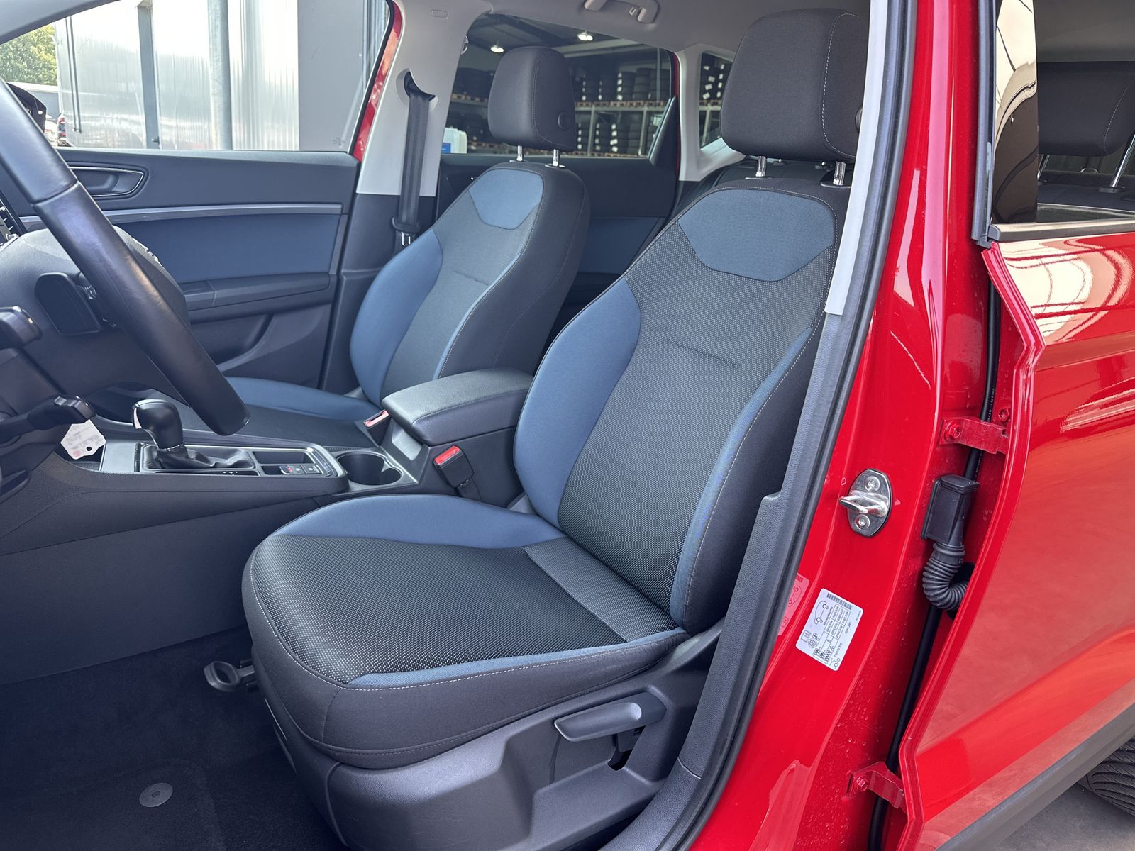 Fahrzeugabbildung SEAT Ateca 1.4 TSI DSG Style NAV+LED+360°+AHK