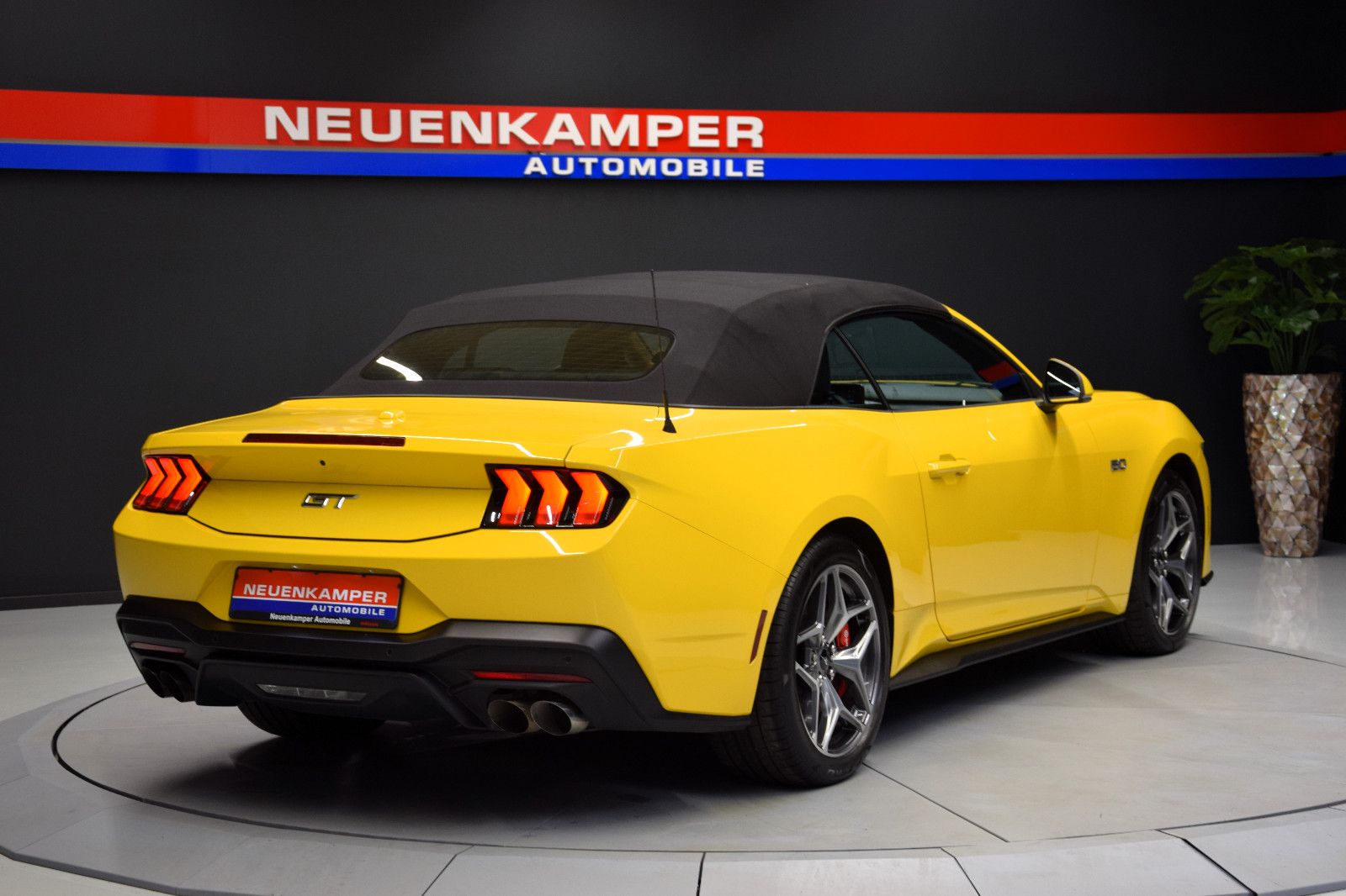 Fahrzeugabbildung Ford Mustang GT Convertible 5.0 Ti-VCT V8 328 DEUTSCH