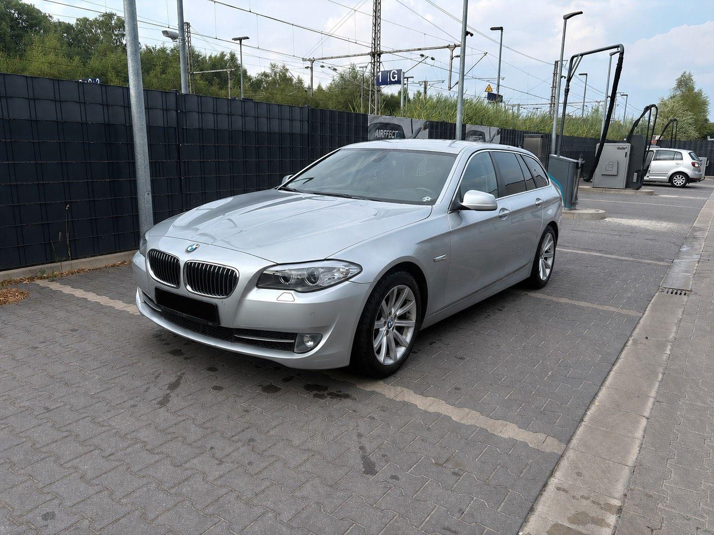 BMW 520 2012 — rear view