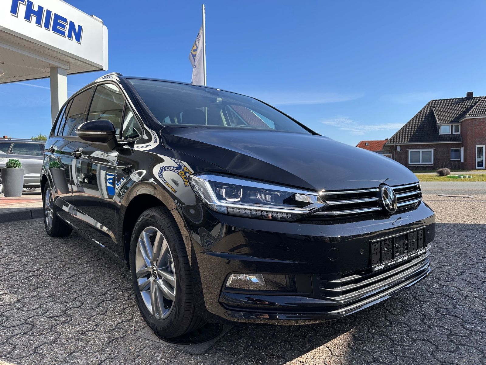 Fahrzeugabbildung Volkswagen Touran Comfortline 1.5 TSI DSG AHK/LED/Navi/SHZG