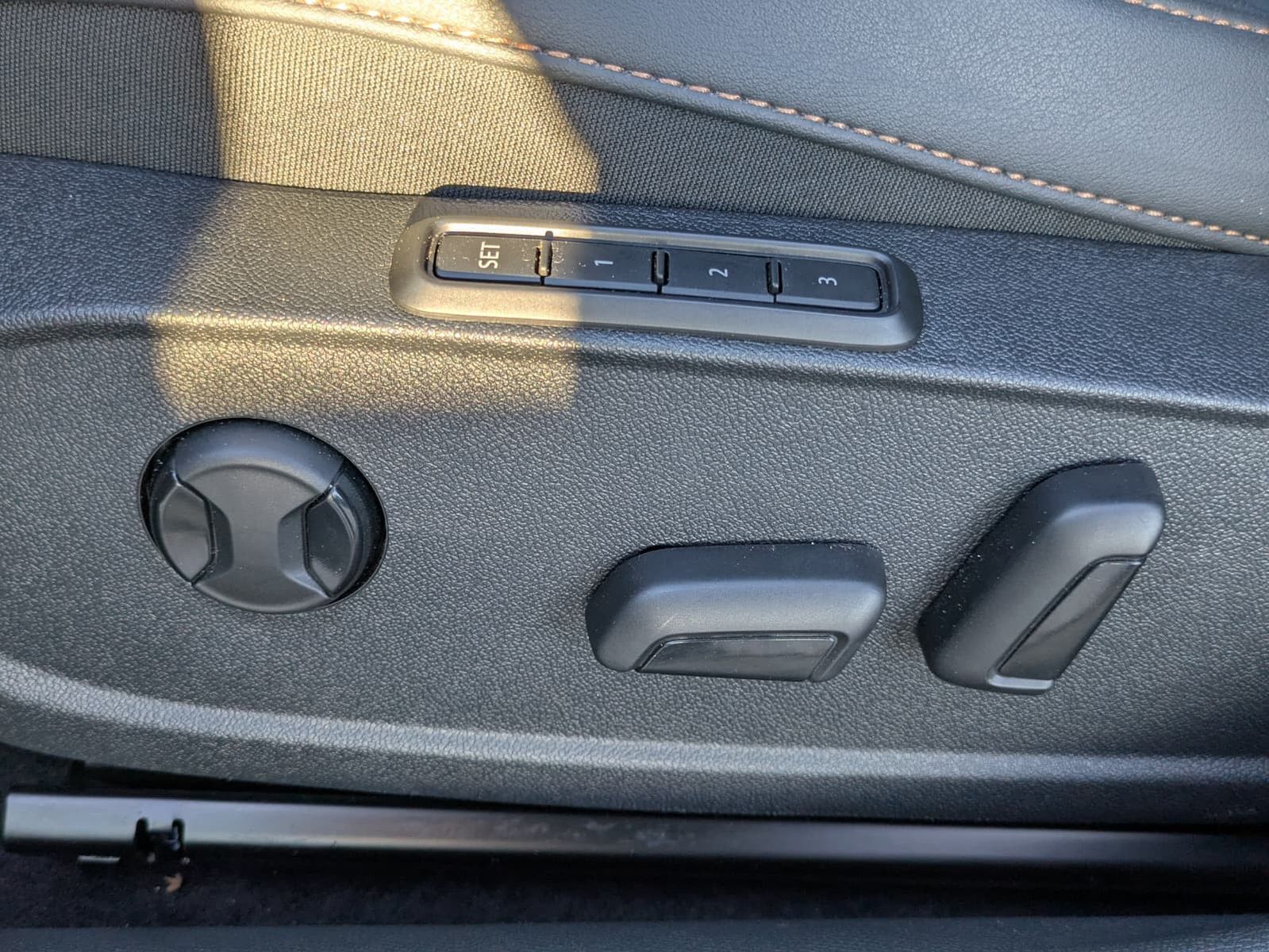 Fahrzeugabbildung CUPRA Leon 1.5 eTSI EDGE DSG*ACC*KAM*18"5JGARANTIE