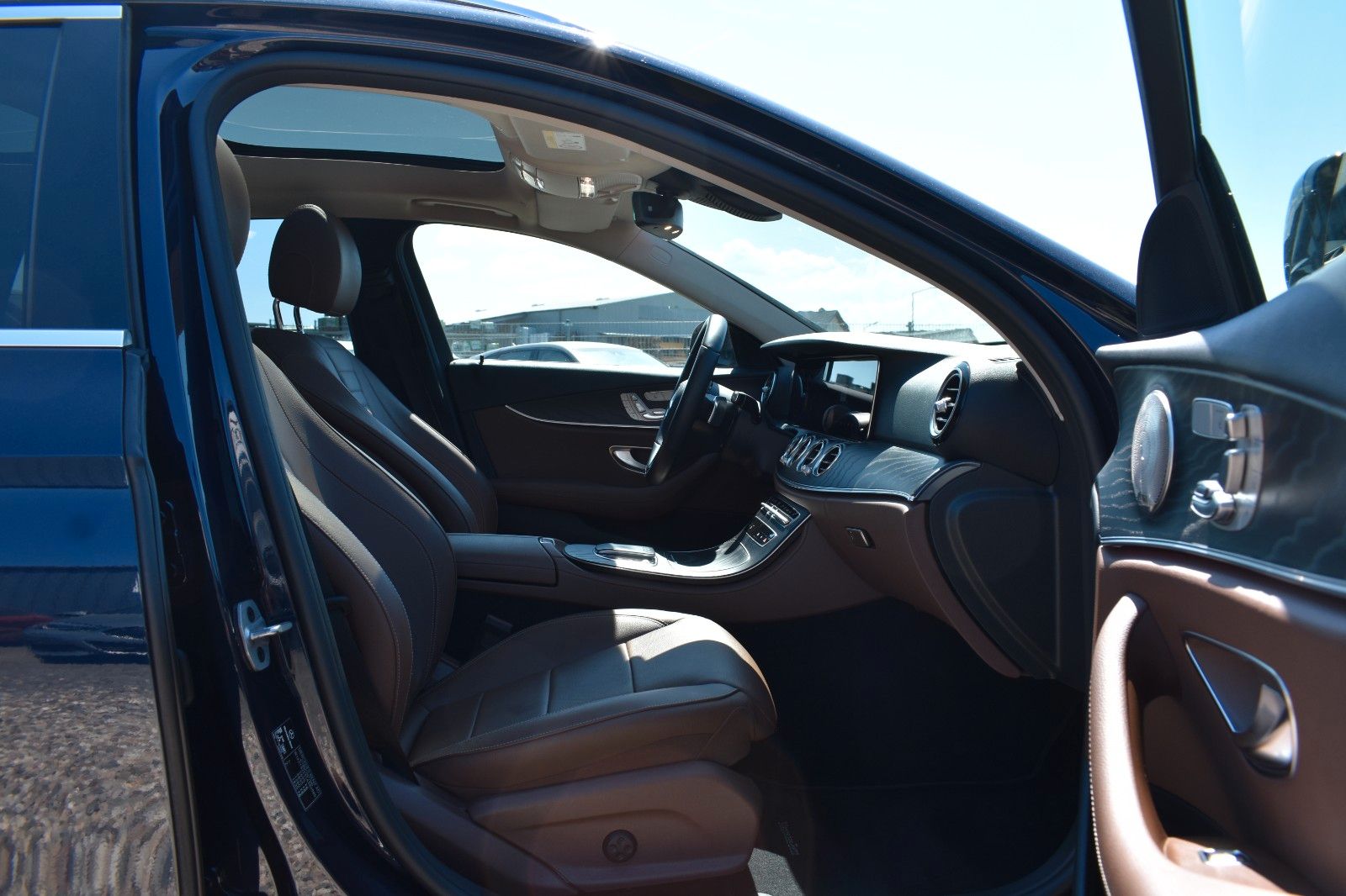 Fahrzeugabbildung Mercedes-Benz E 400 d T-Modell 4Matic AHK Burmester Leder