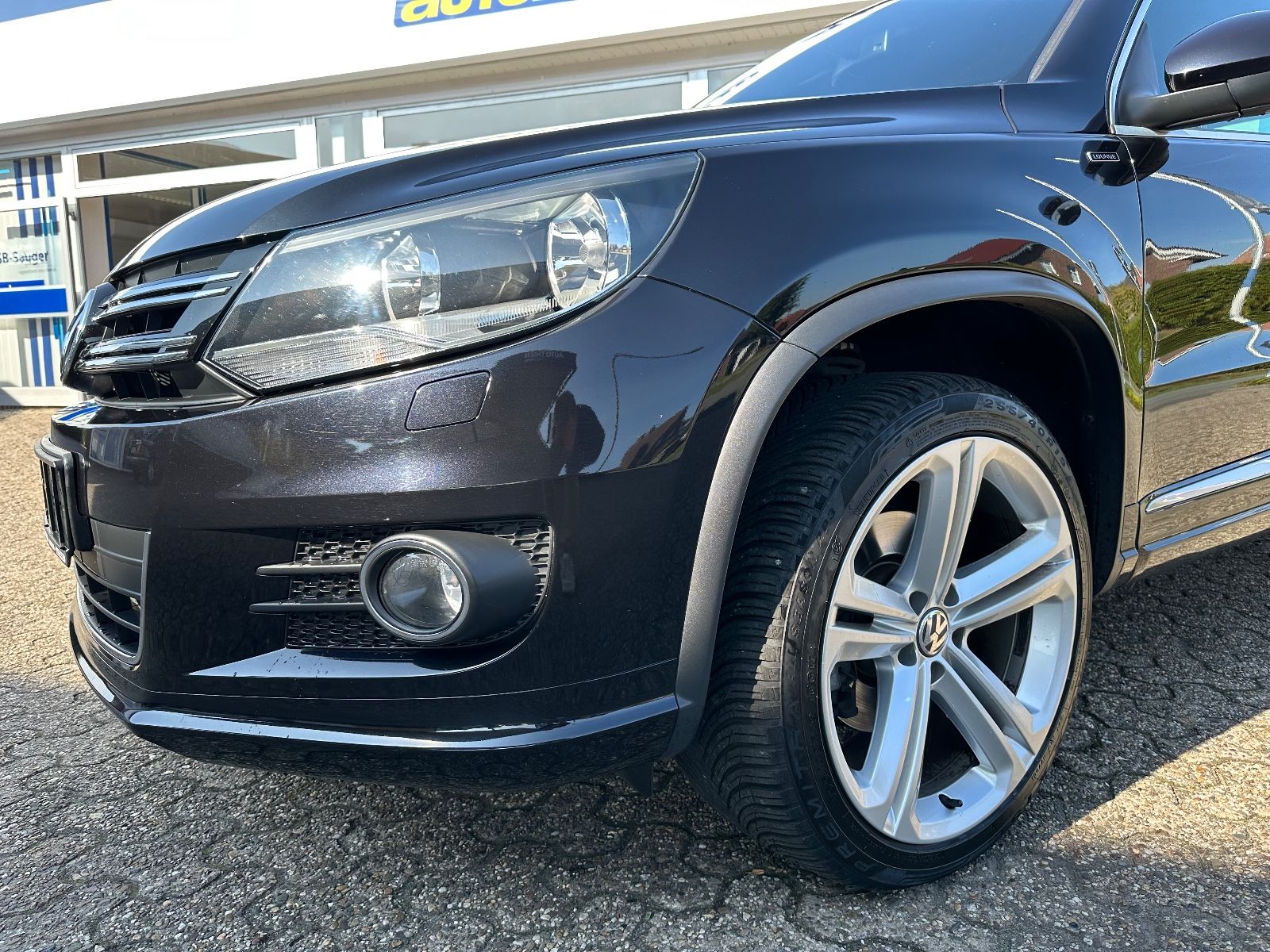 Fahrzeugabbildung Volkswagen Tiguan 1.4 TSI R-Line AHK/Navi/GRA/SHZG