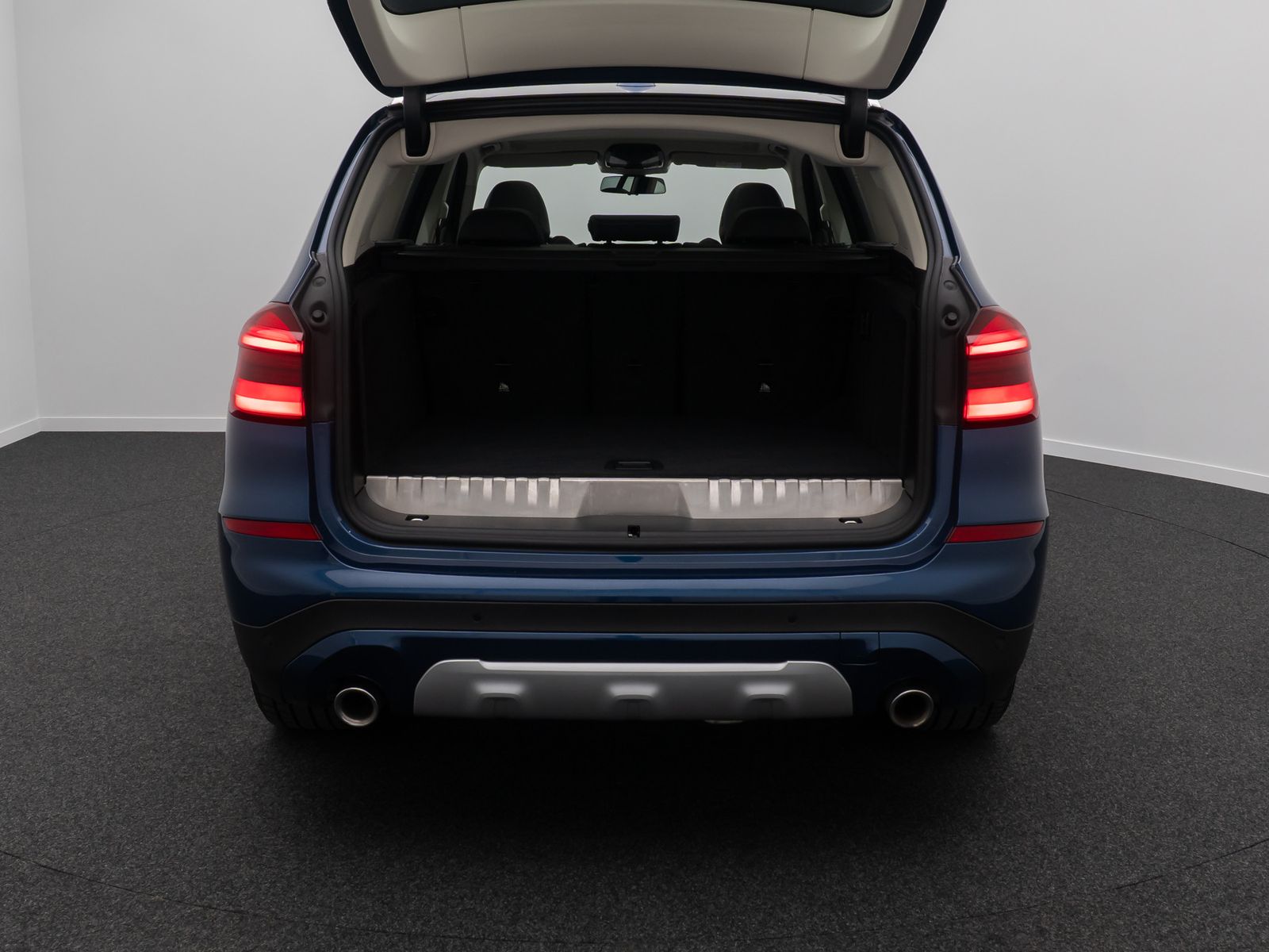 Fahrzeugabbildung BMW X3 xD30e xLine DAB Kamera AHK Alarm Panorama H/K