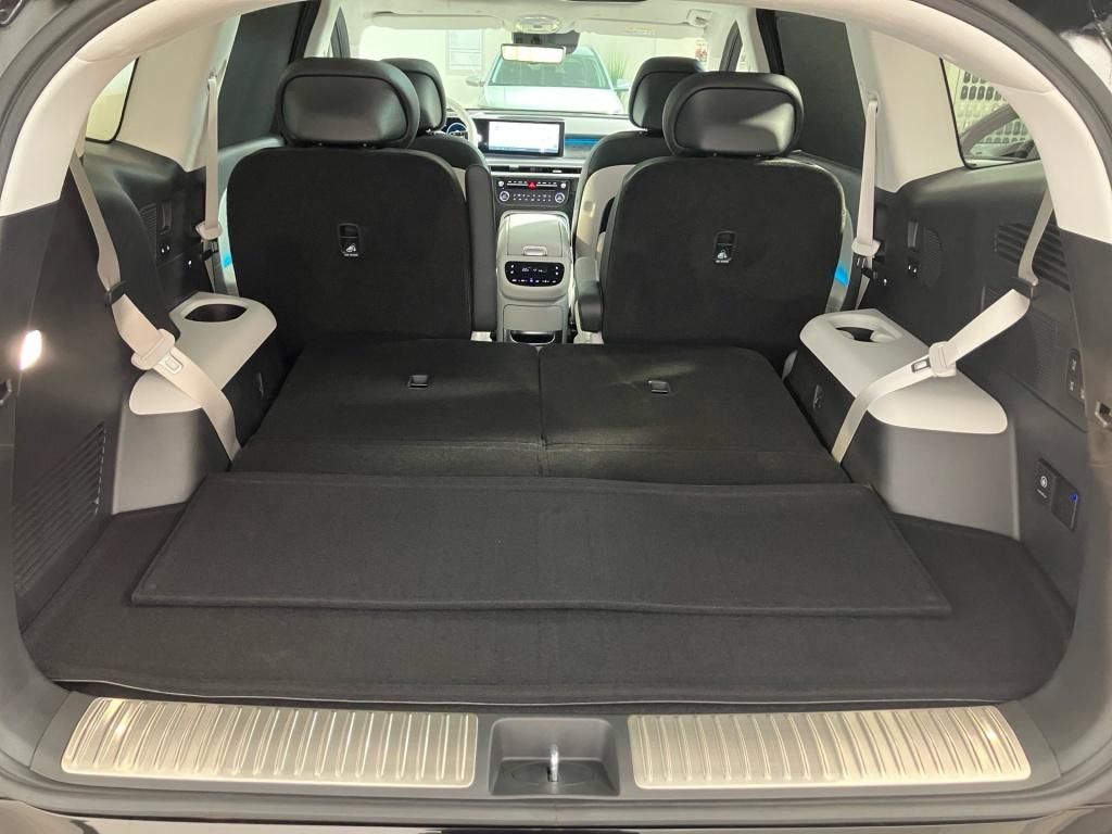 Fahrzeugabbildung Hyundai IONIQ 9 (6-Sitzer) 4WD 110kWh Uniq Pano HUD PDC