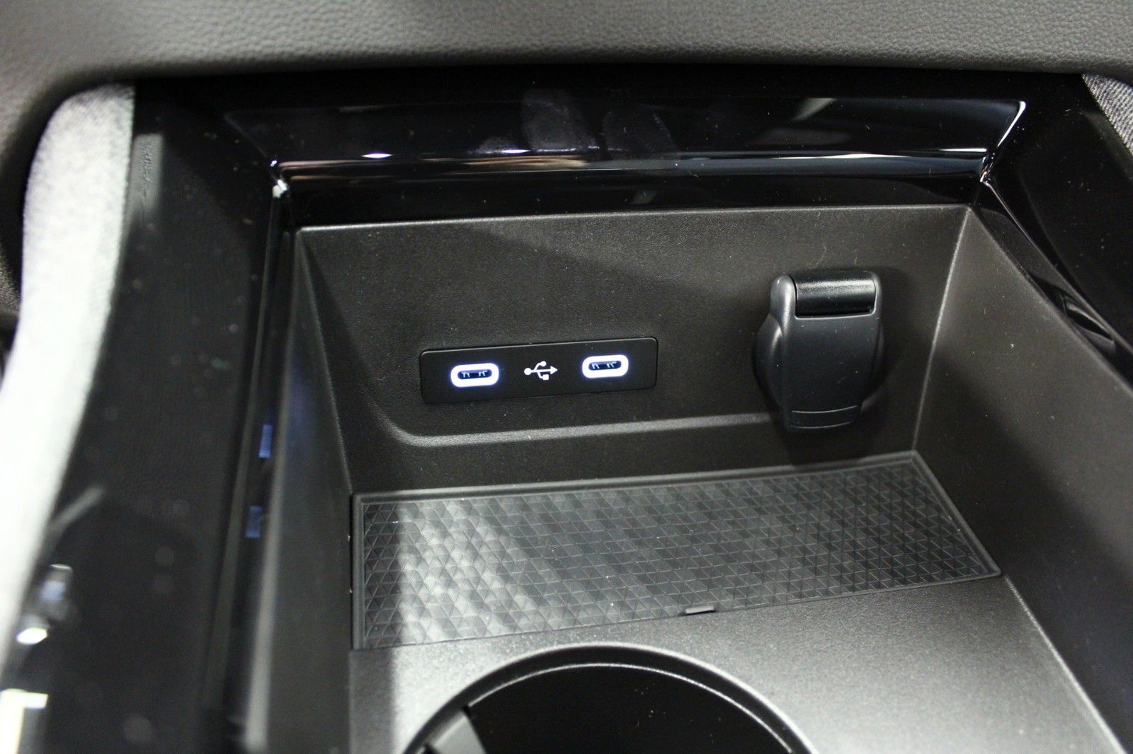 Fahrzeugabbildung Renault Austral Mild Hybrid 140 Automatik Equilibre