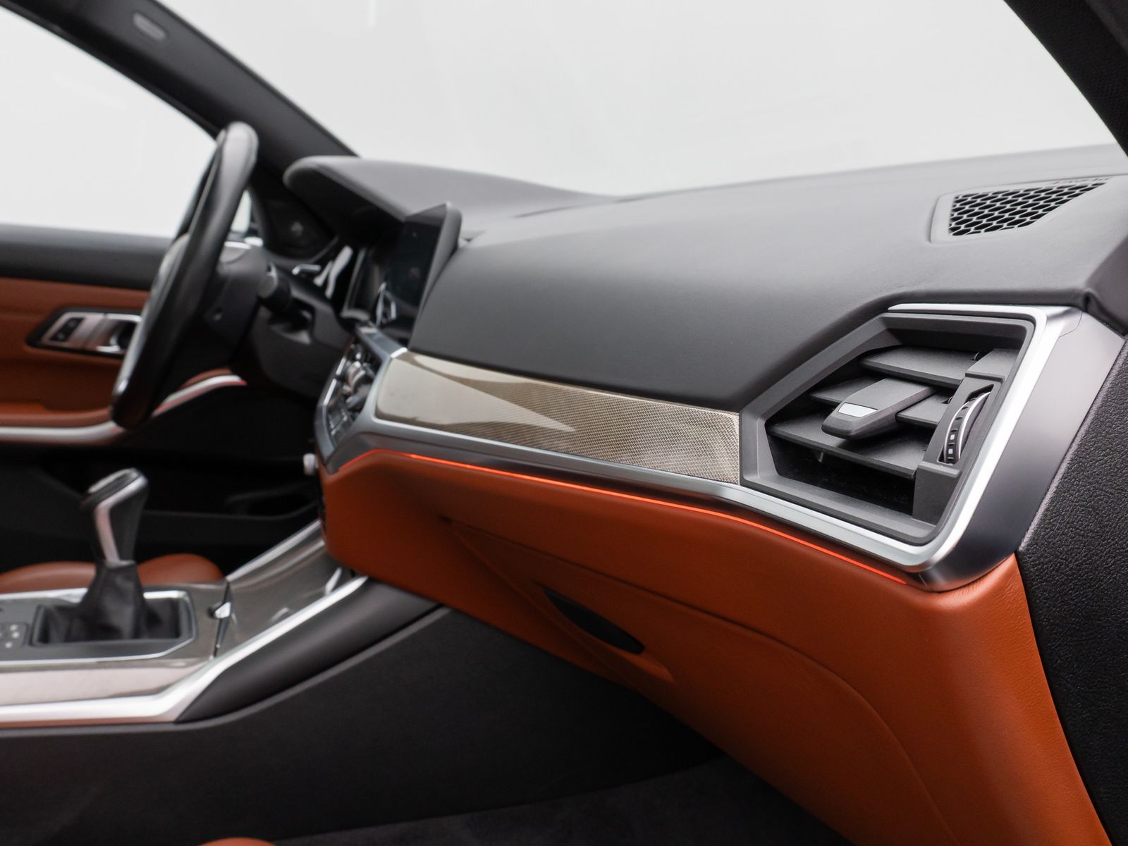 Fahrzeugabbildung BMW 320d Sport Line Panorama Kamera HUD DAB H/K AHK