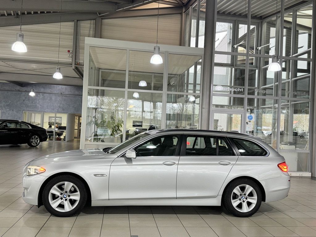 Fahrzeugabbildung BMW 520d Panorama PDC Xenon Sitzhzg NaviPro Tempomat