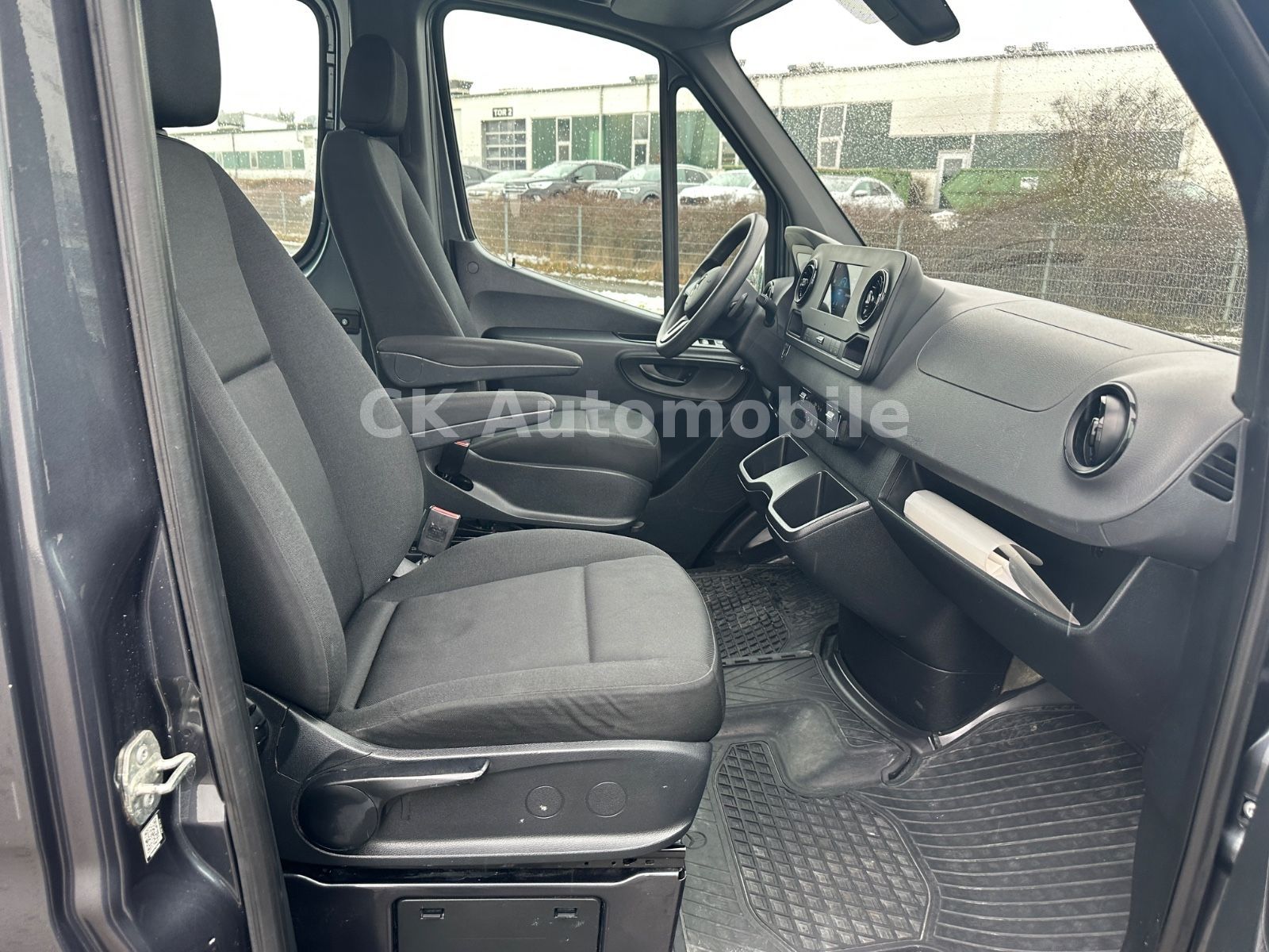 Fahrzeugabbildung Mercedes-Benz Sprinter III Mixto 319CDI V6 RWD /Autom./5 Sitze