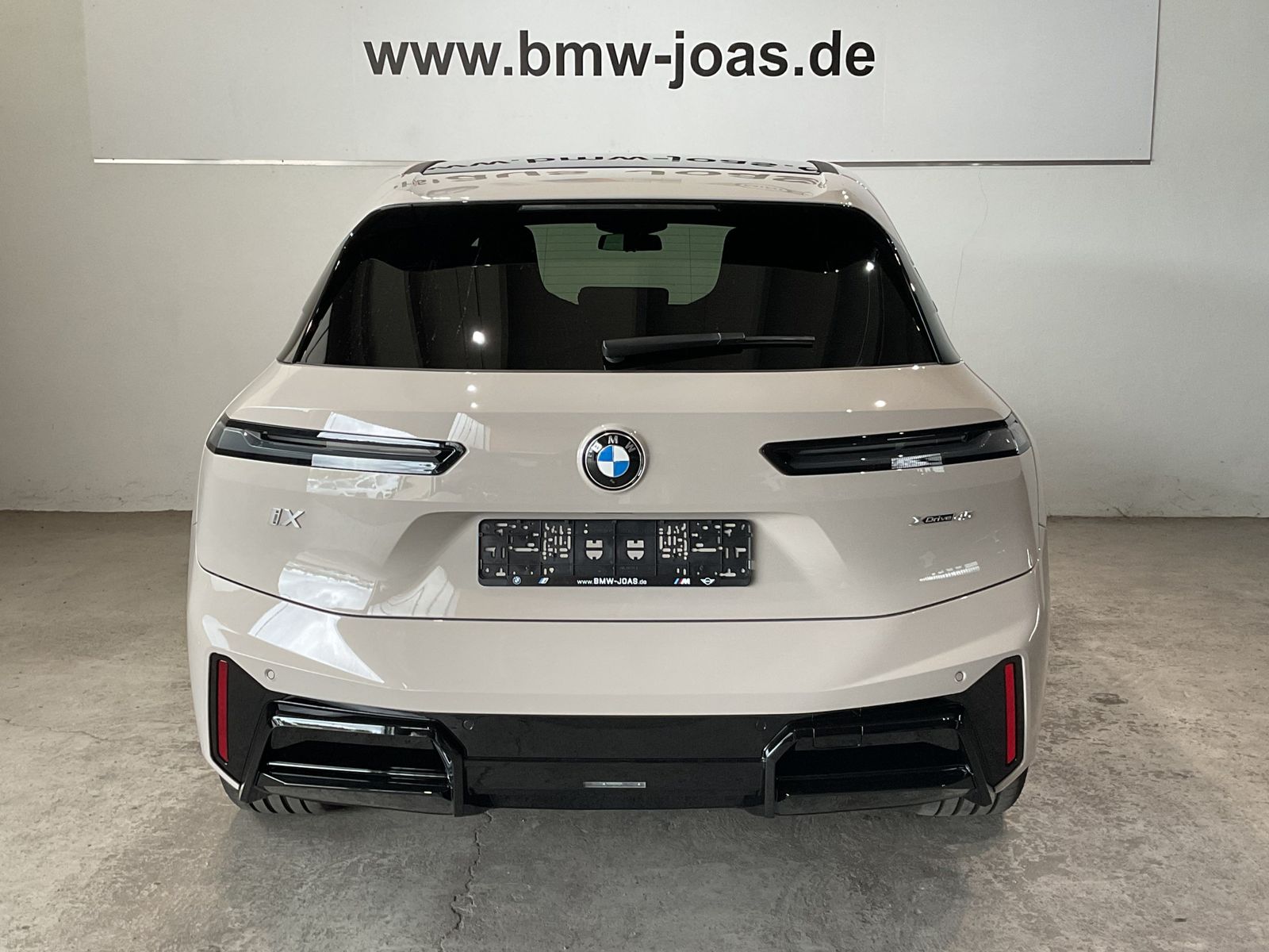 Fahrzeugabbildung BMW iX xDrive45 |Sitzbelüftung |AHK |Panoramadach