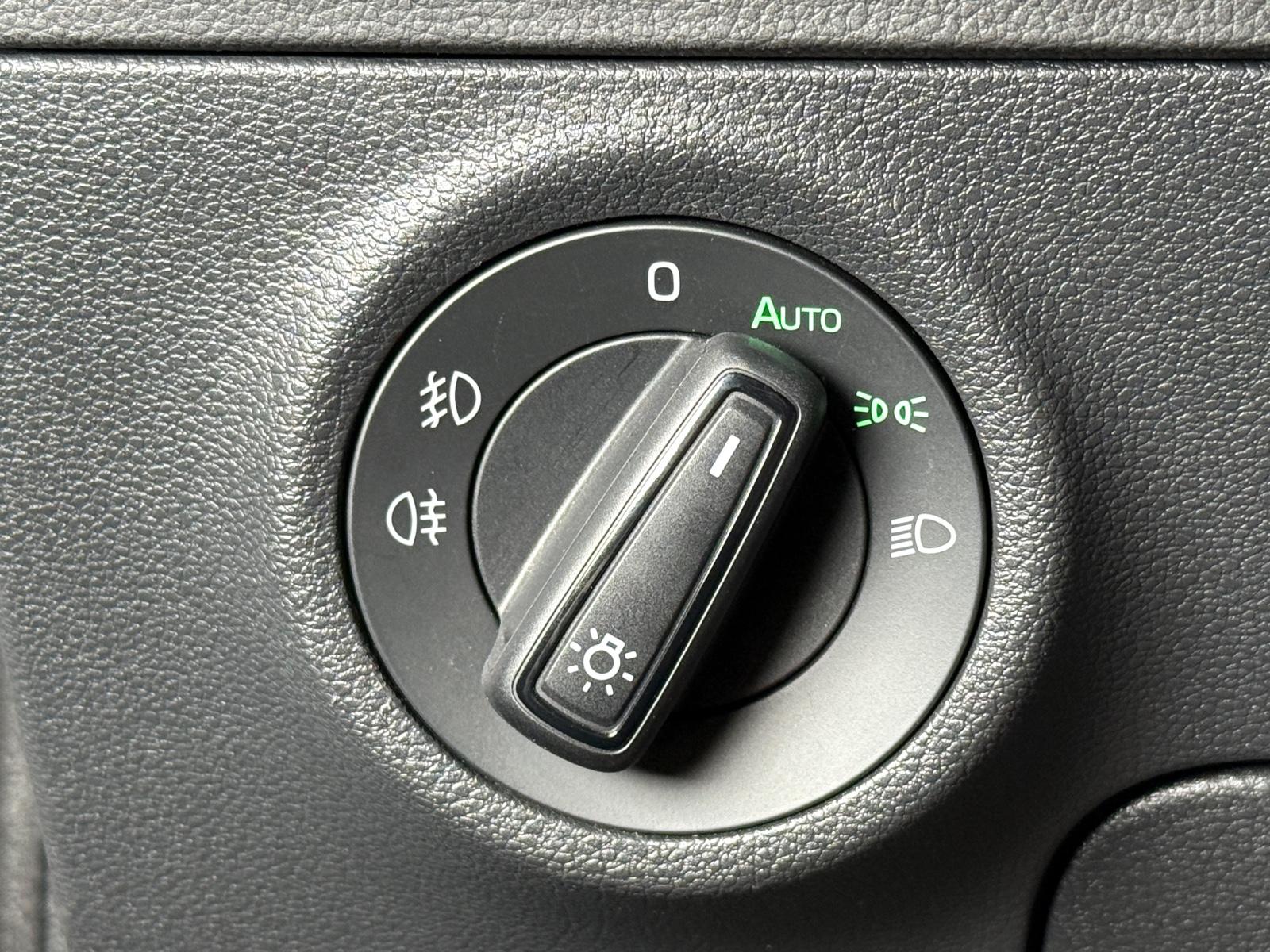 Skoda Karoq Ambition*KAMERA*AHK*ALLWETTER*CARPLAY*LED