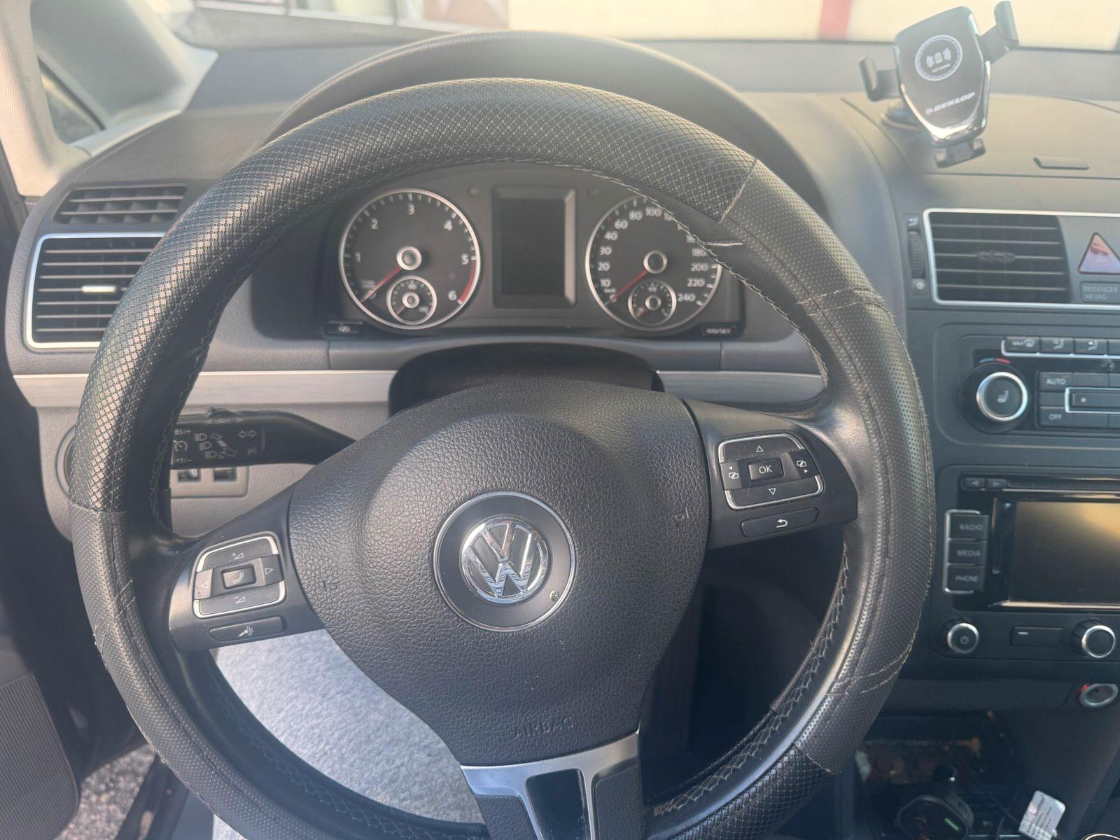 Volkswagen Touran 2012 — photo 6