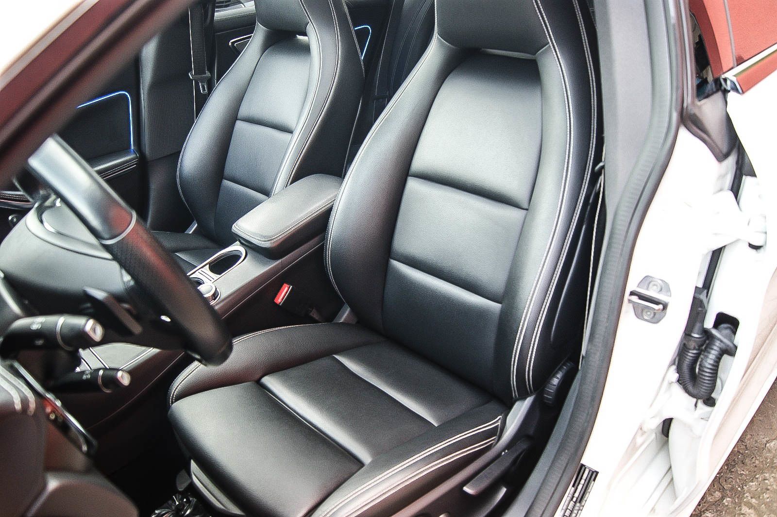 Fahrzeugabbildung Mercedes-Benz CLA 180 7G-DCT Urban Style Edition AMG PANORAMA