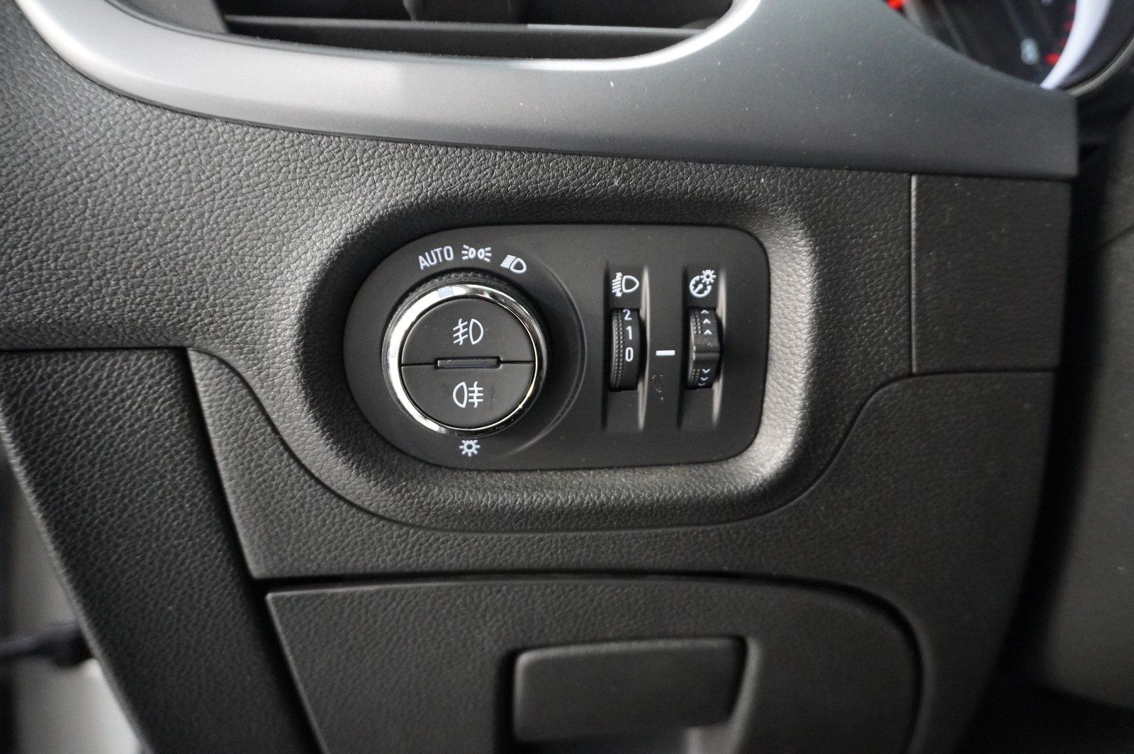 Fahrzeugabbildung Opel Astra K ST 1.0 BUSINESS NAVI/LED/SHZ/TEMP./SPORT