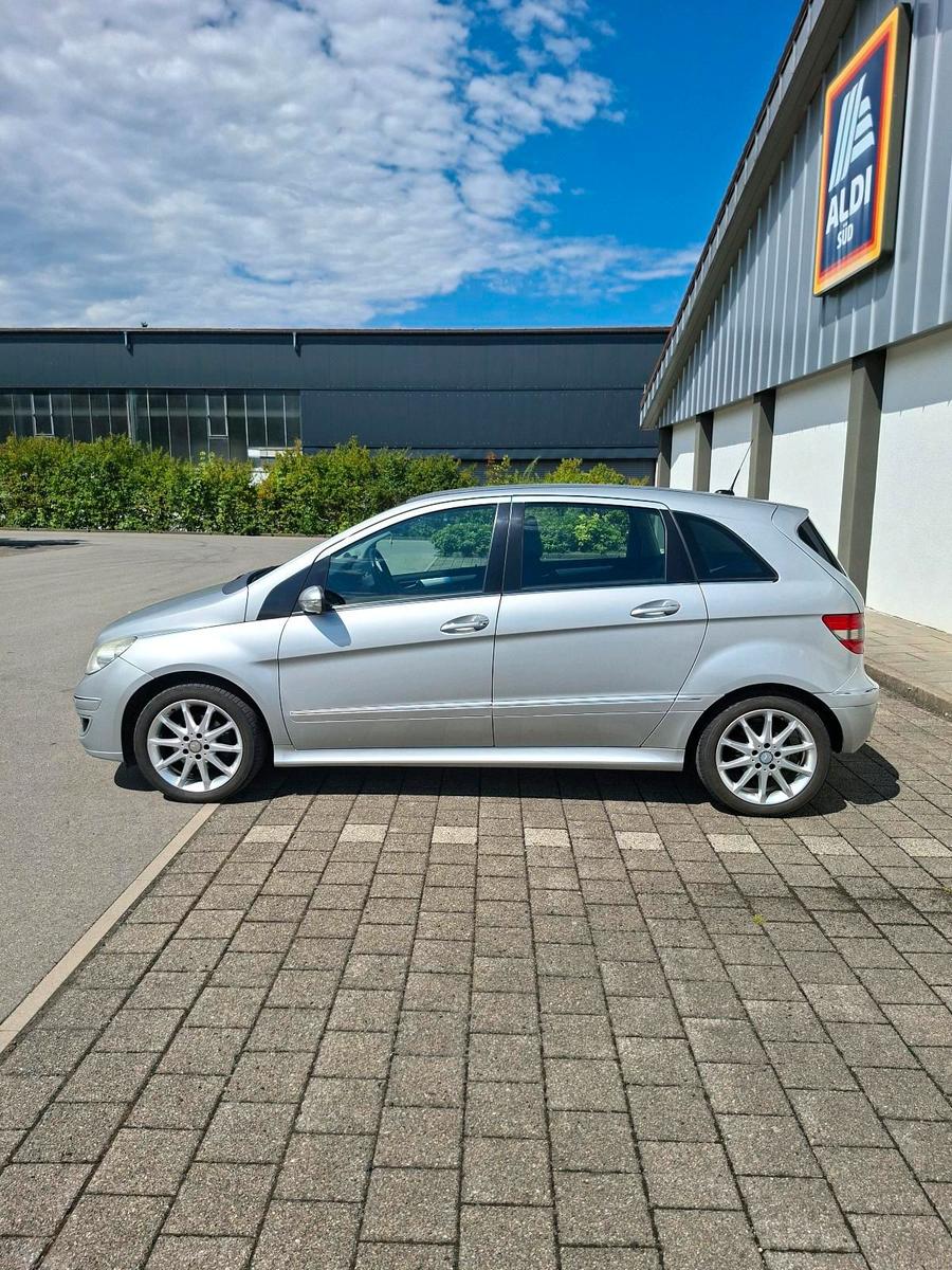 Mercedes-Benz B 200