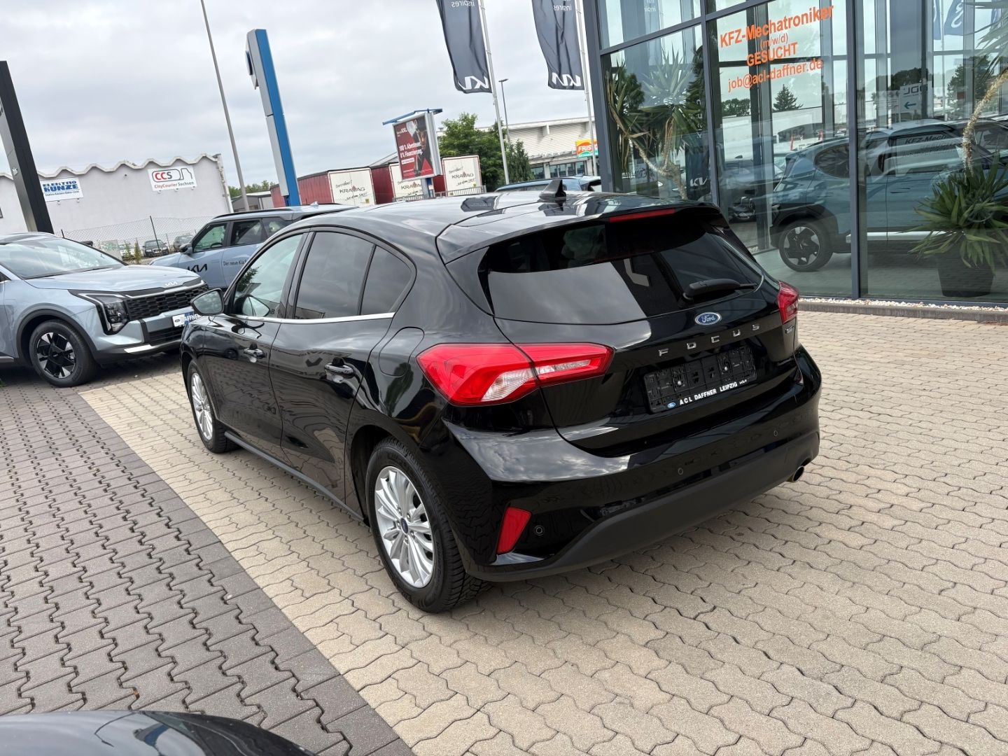 Fahrzeugabbildung Ford Focus Titanium Kamera Schiebedach LED SHZ PDC