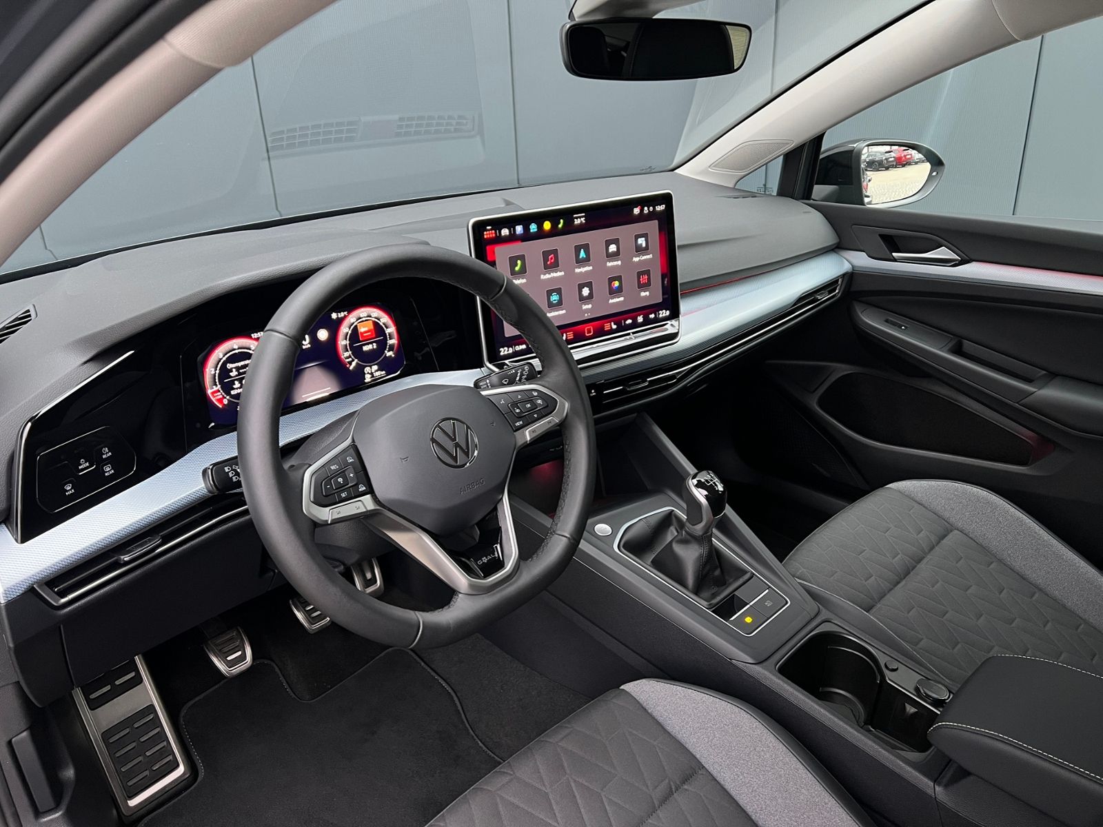Fahrzeugabbildung Volkswagen Golf VIII GOAL 1.5 TSI *LED, App Connect, 16'-LM