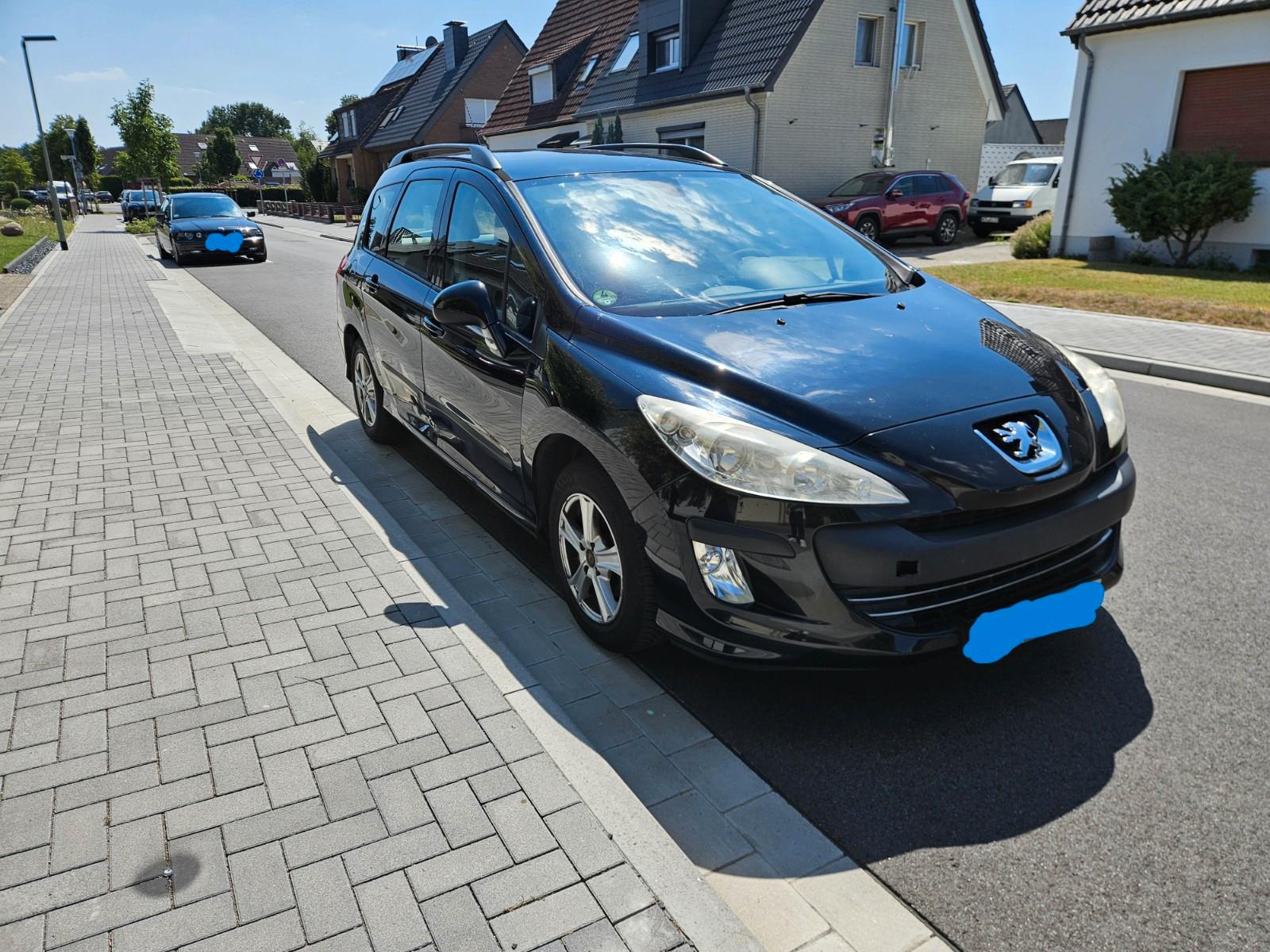 Peugeot 308 2010 — rear view