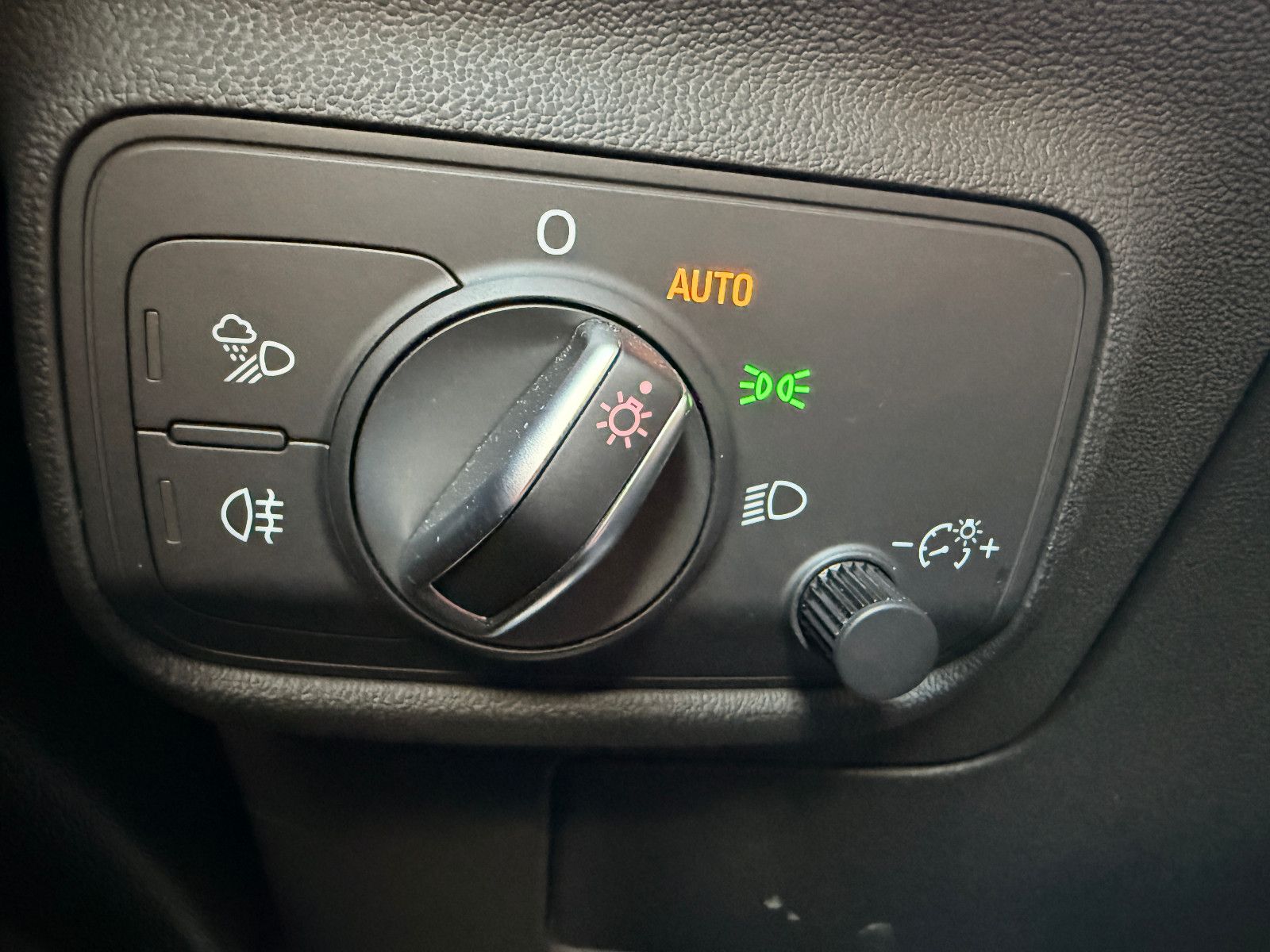 Fahrzeugabbildung Audi TT Coupe 2.0 TFSI Quattro /AUTOMATIK/NAVI/ALCANT