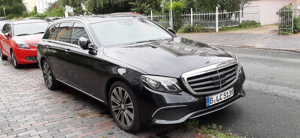 Image of Mercedes-Benz E 220