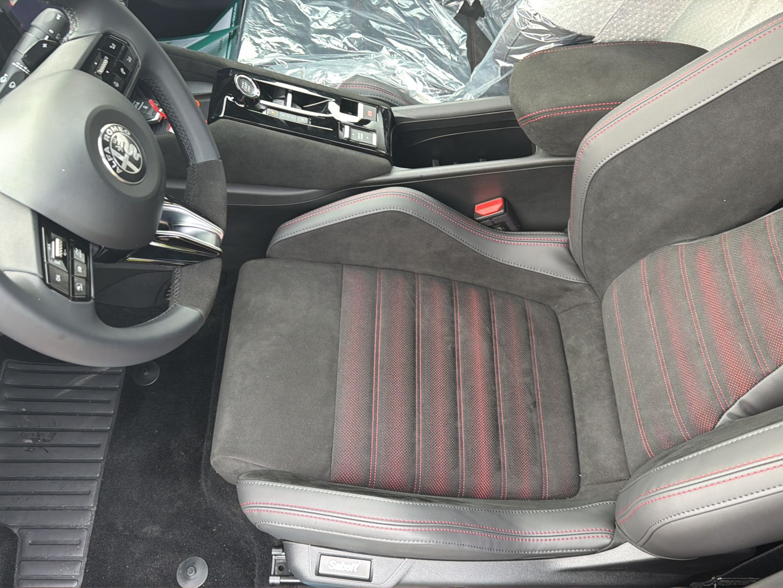 Fahrzeugabbildung Alfa Romeo Junior Ibrida 1.2 VGT 48V-Hybrid 100 kW Speciale