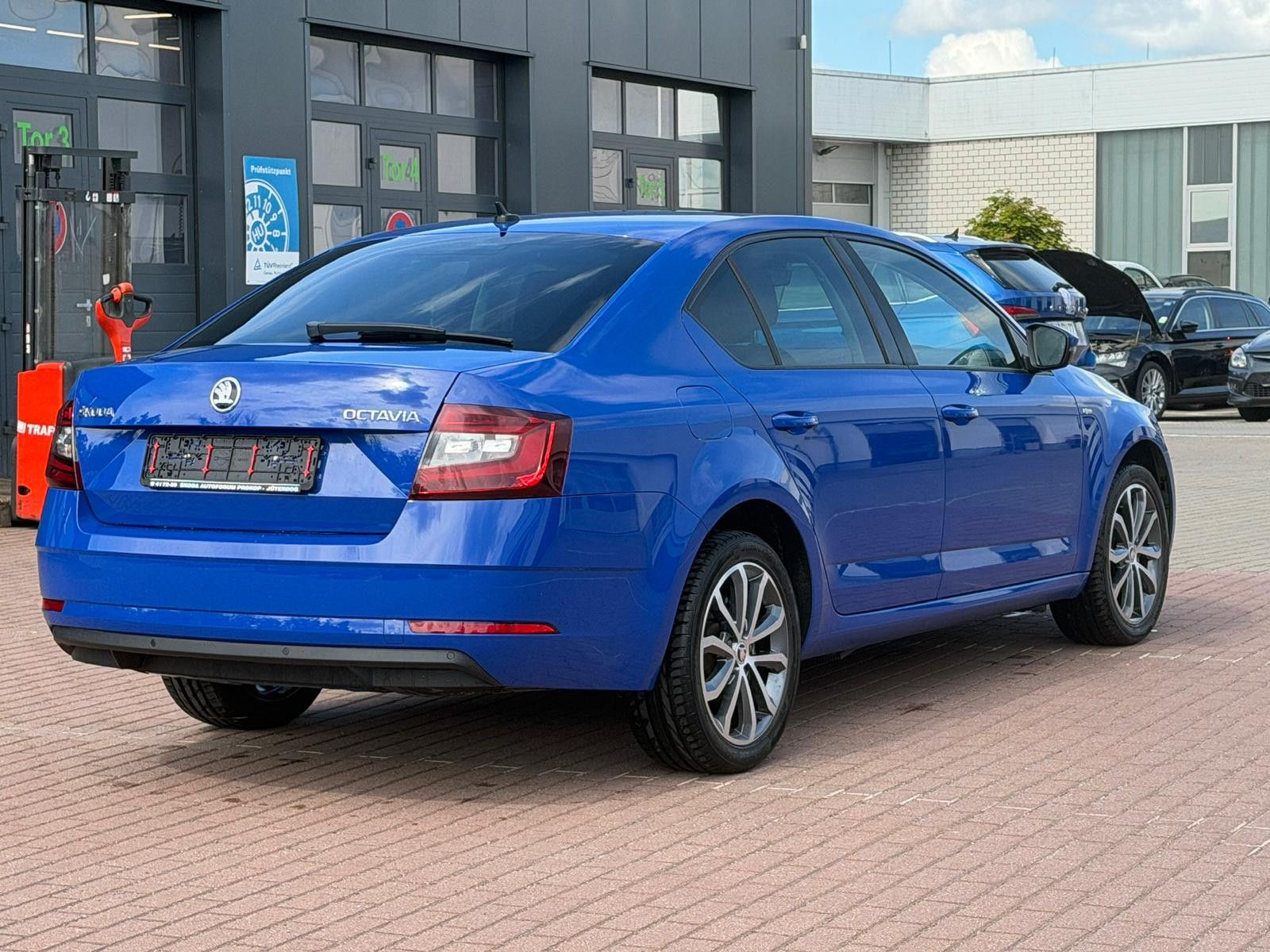 Fahrzeugabbildung SKODA Octavia Lim.*STNDHZNG*SZHZNG*TEMPOMAT*CARPLAY*