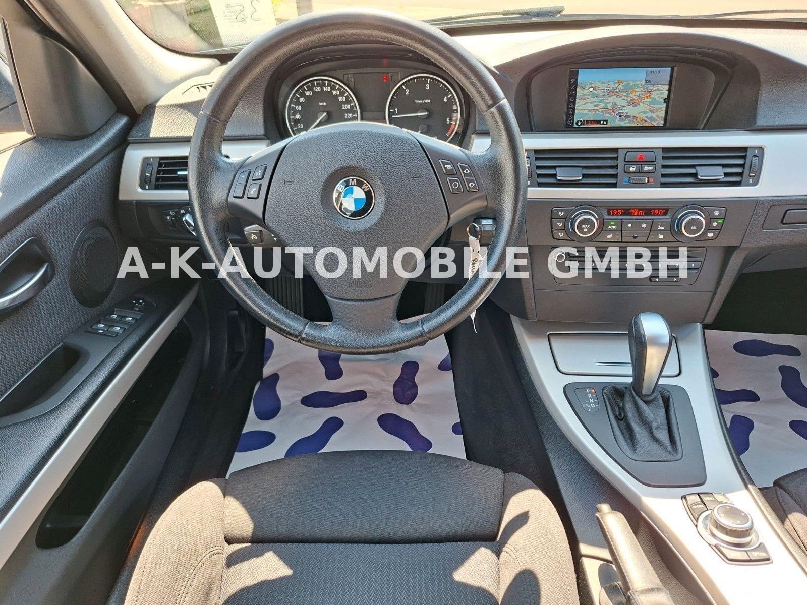 BMW 320 2012 — photo 24