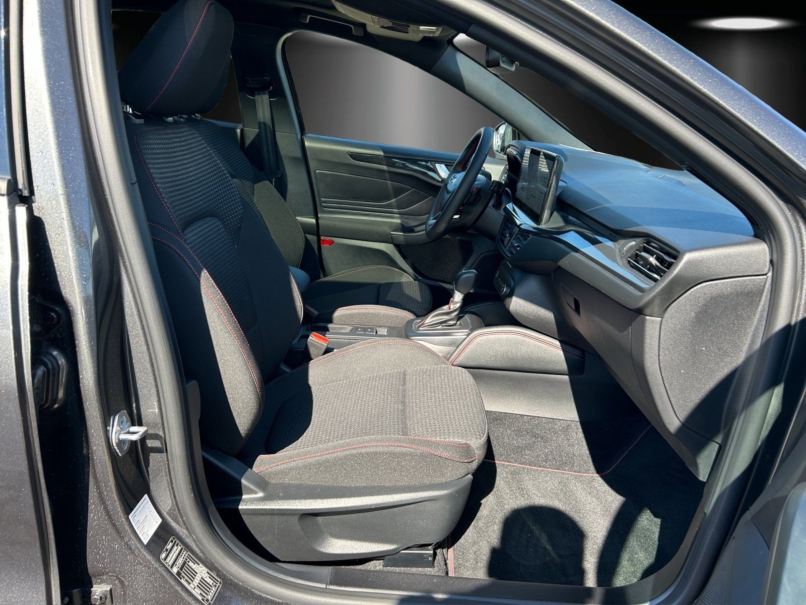 Fahrzeugabbildung Ford Focus 1.0 EcoBoost MHEV ST-Line X