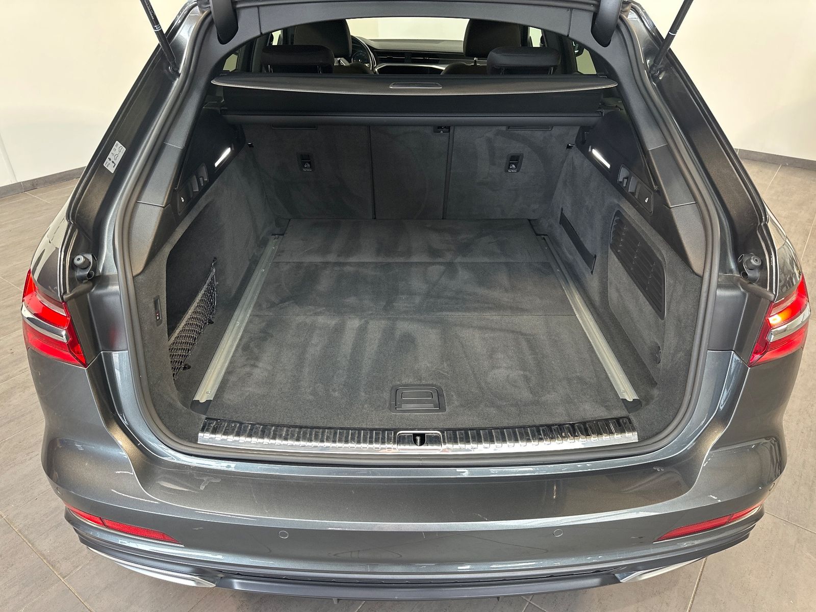 Fahrzeugabbildung Audi A6 Avant 40 TDI S-Line NAV+LED+PANO+AHK+19ZOLL