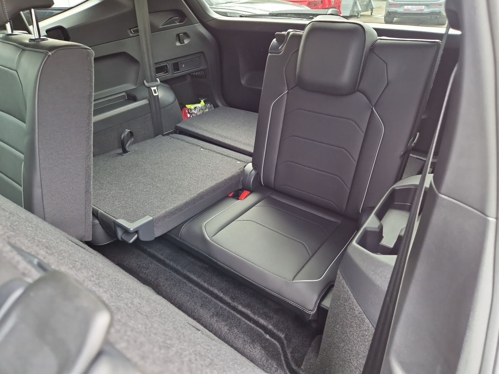 Fahrzeugabbildung Volkswagen Tiguan Allspace TDI R-Line 4M