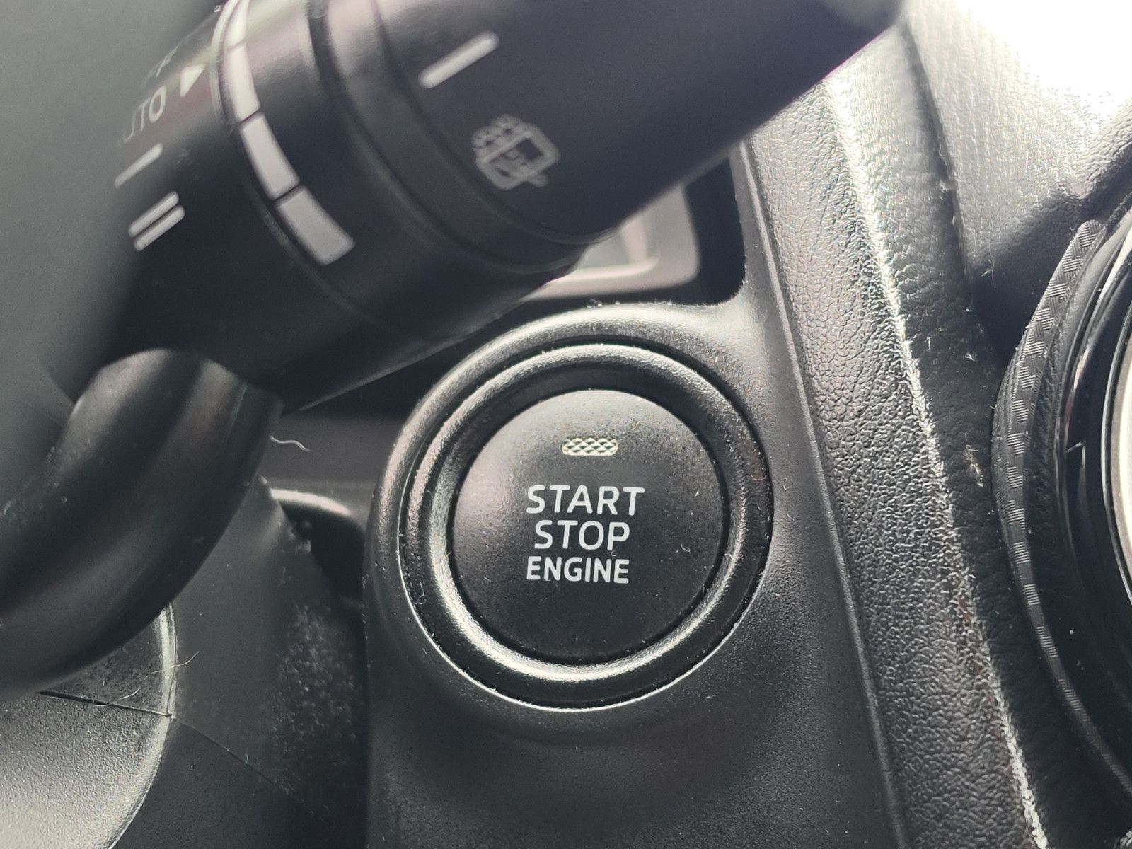 Fahrzeugabbildung Mazda 2 Lim. Center-Line AUS 1.HAND NUR 23 TSD. KM