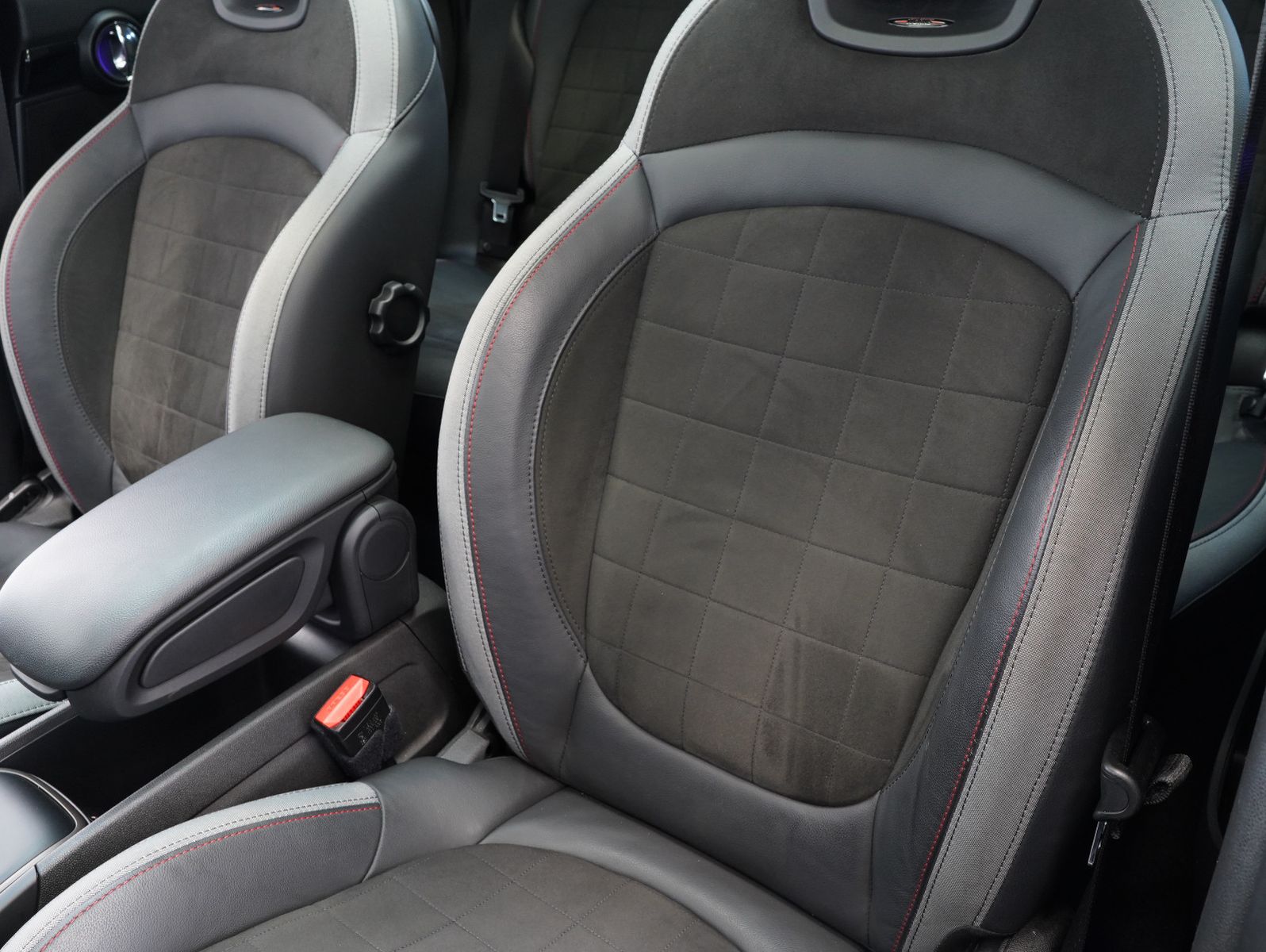 Fahrzeugabbildung MINI COOPER SE Countryman All4 JOHN COOPER WORKS